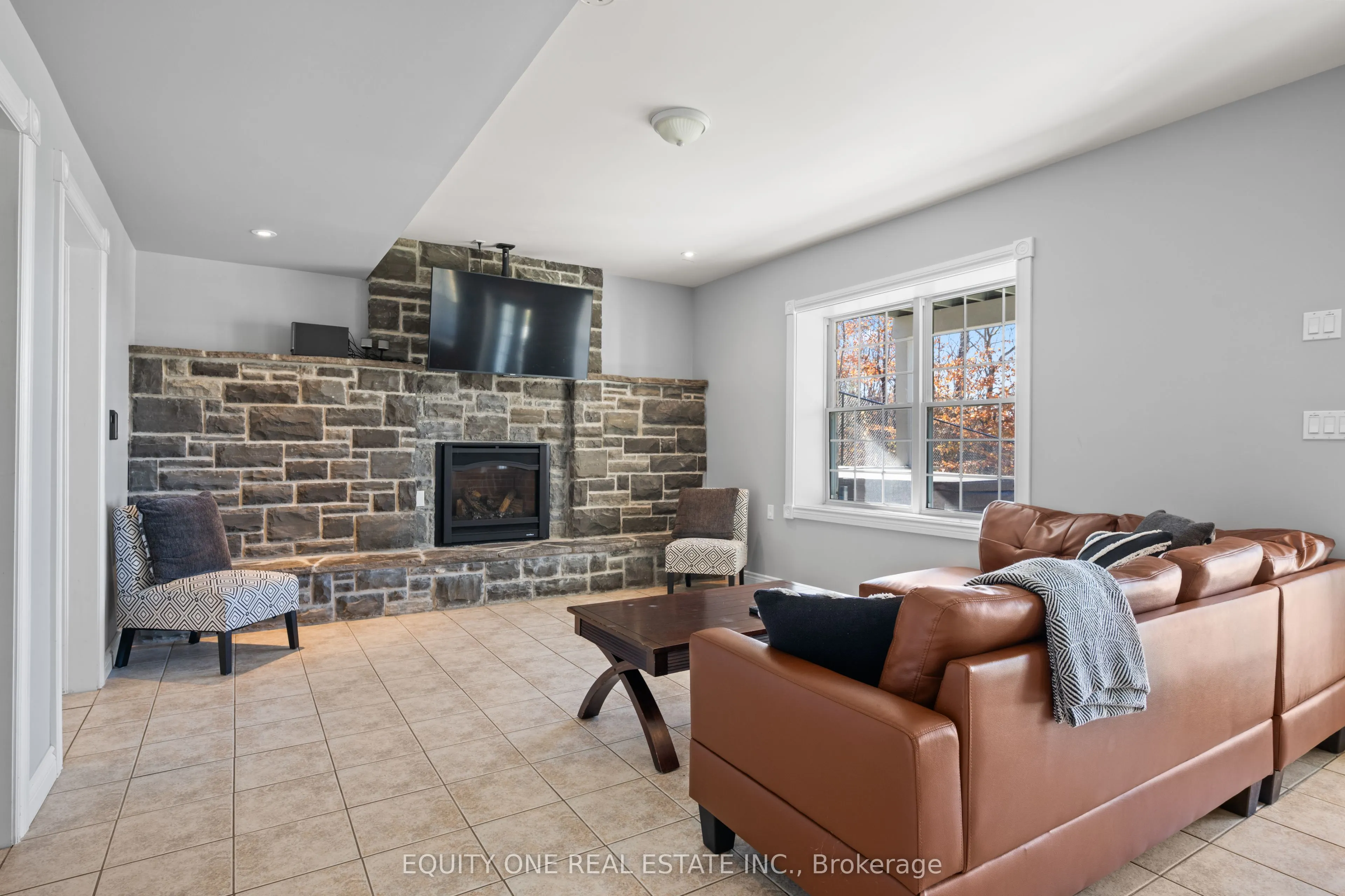 1099c Polar Bear Lane