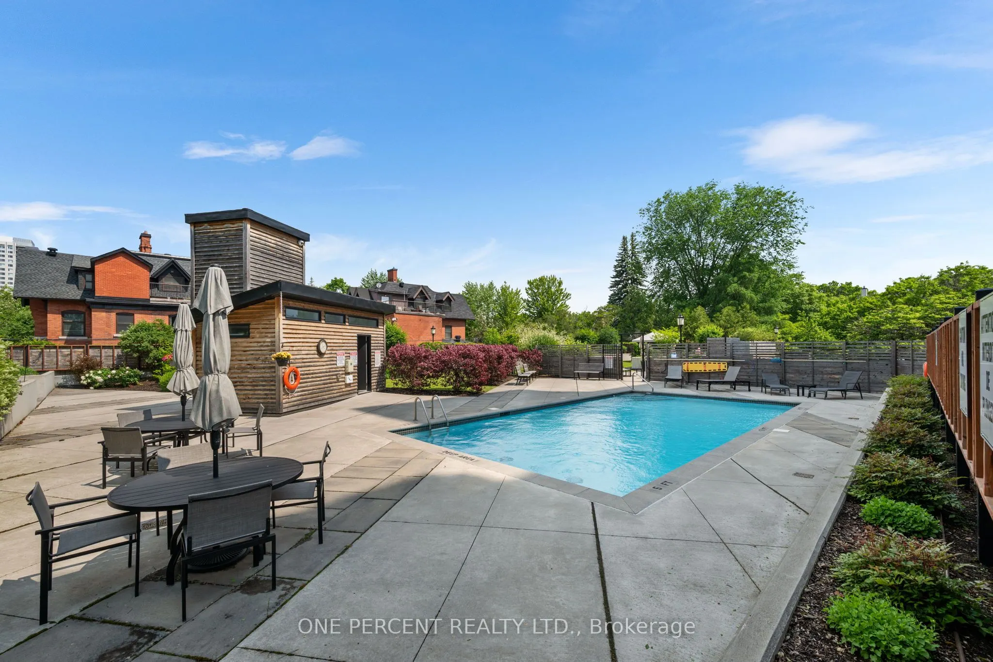 373 Laurier Avenue E, #201