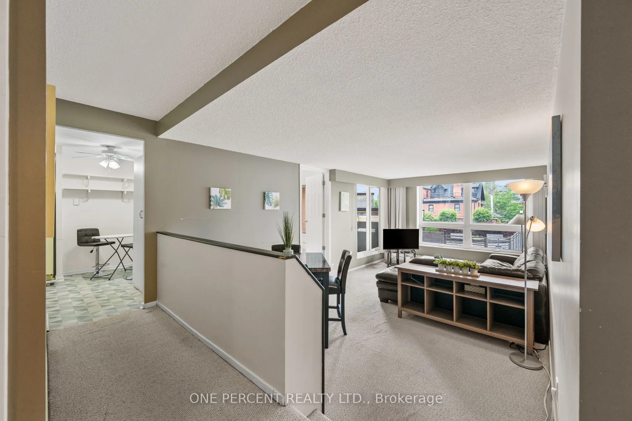 373 Laurier Avenue E, #201