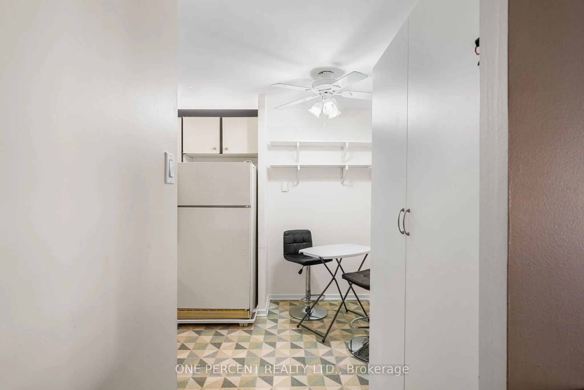 373 Laurier Avenue E, #201