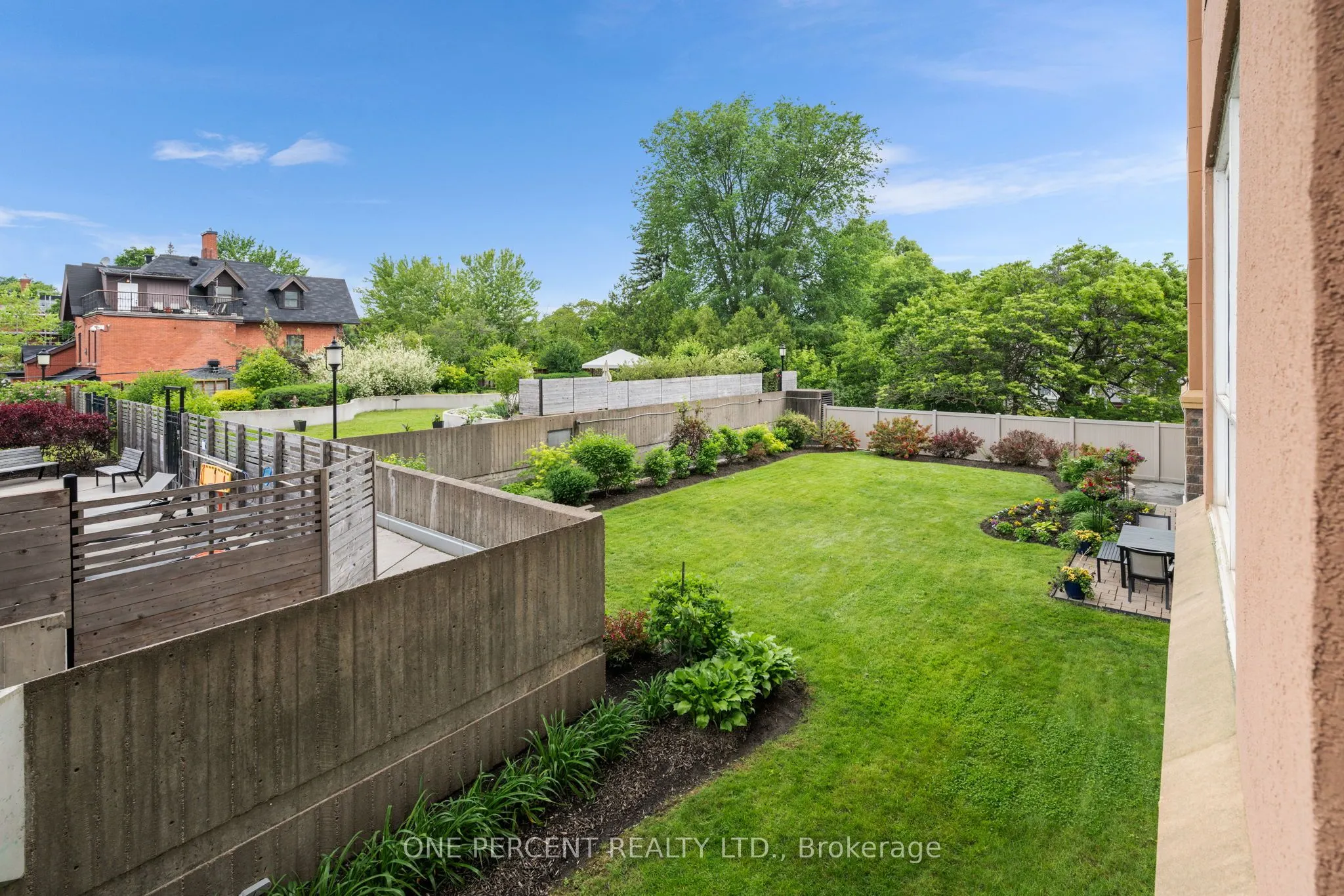 373 Laurier Avenue E, #201