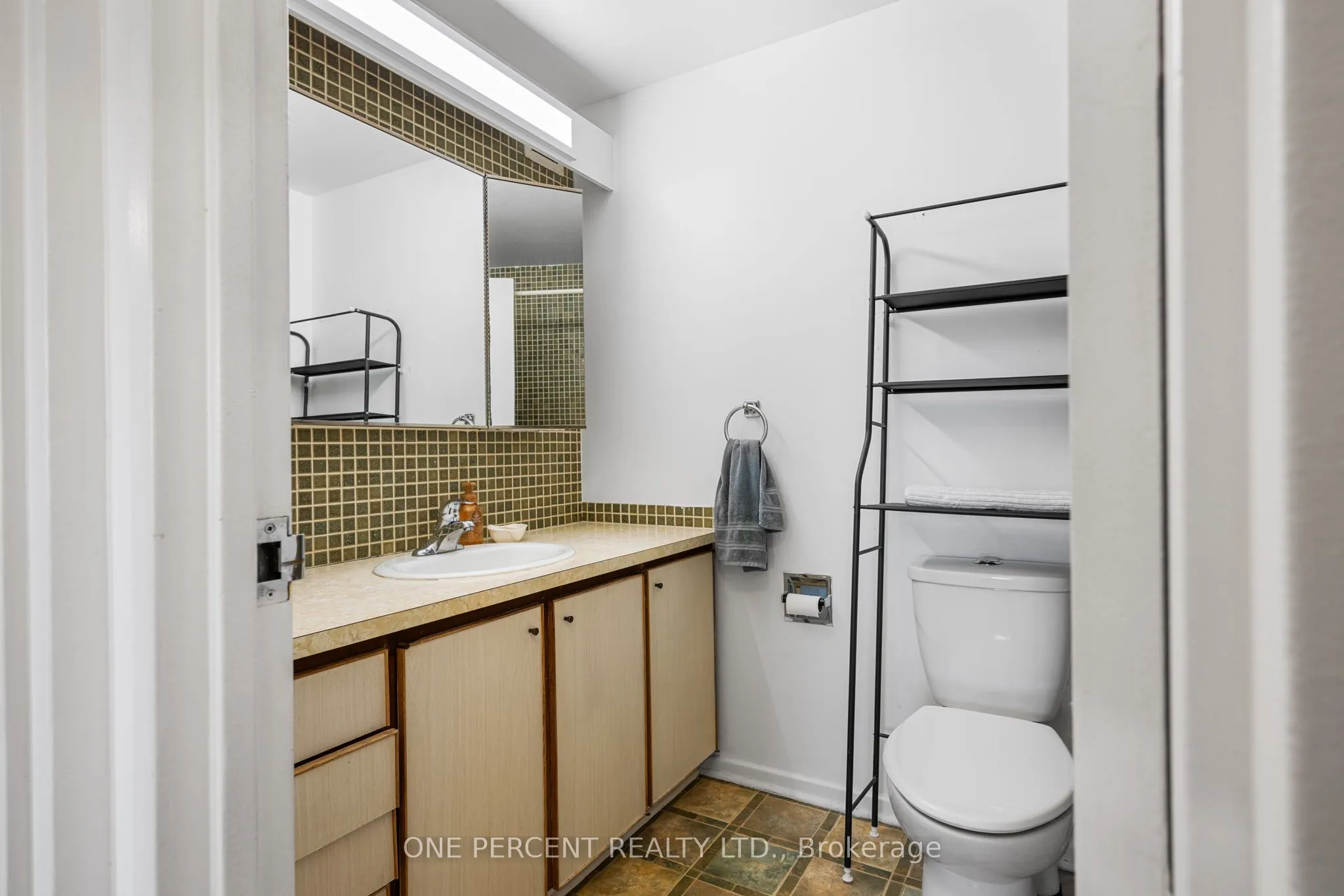 373 Laurier Avenue E, #201