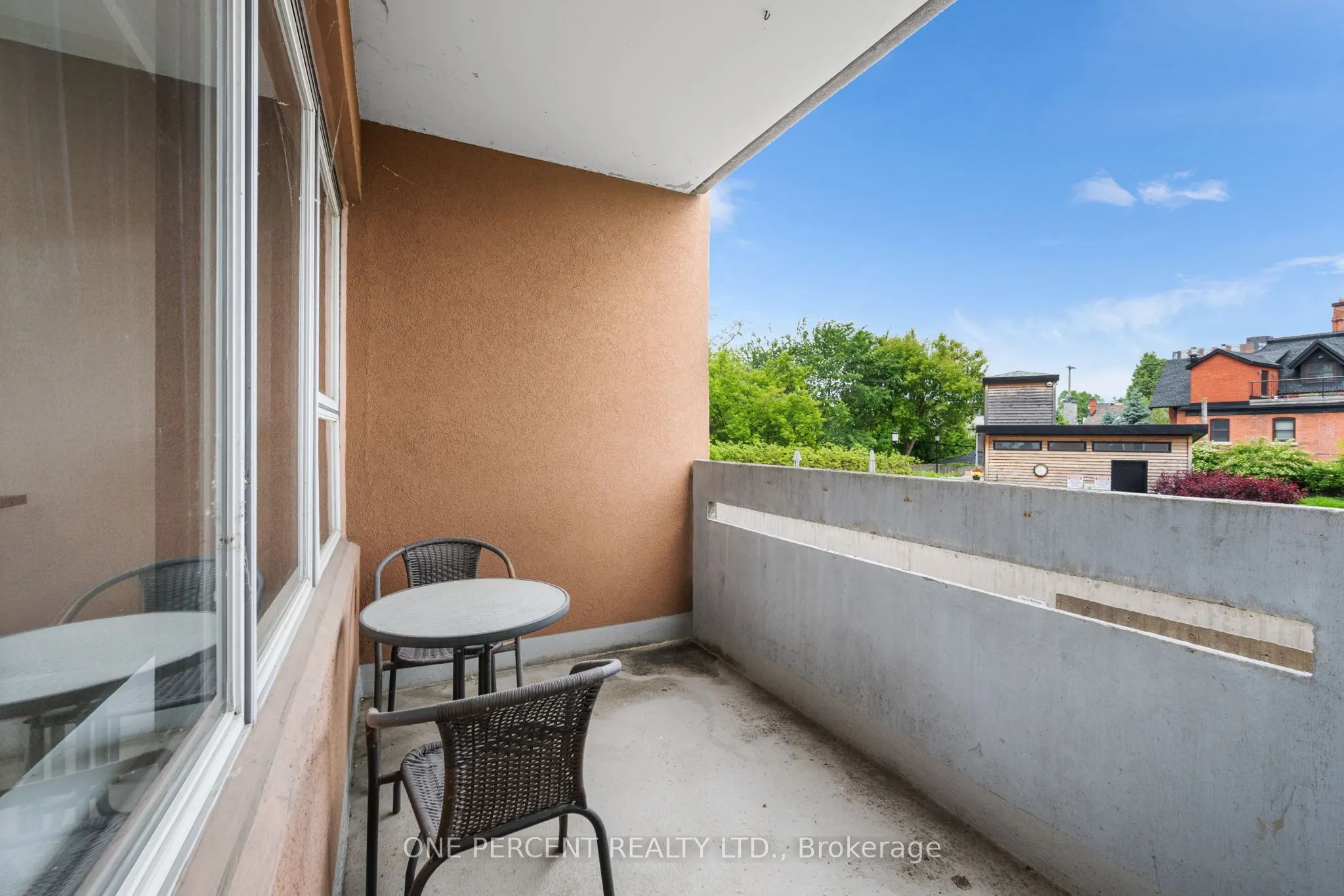 373 Laurier Avenue E, #201