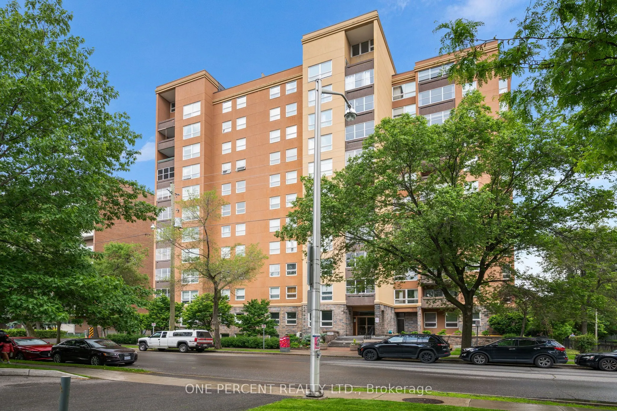 373 Laurier Avenue E, #201