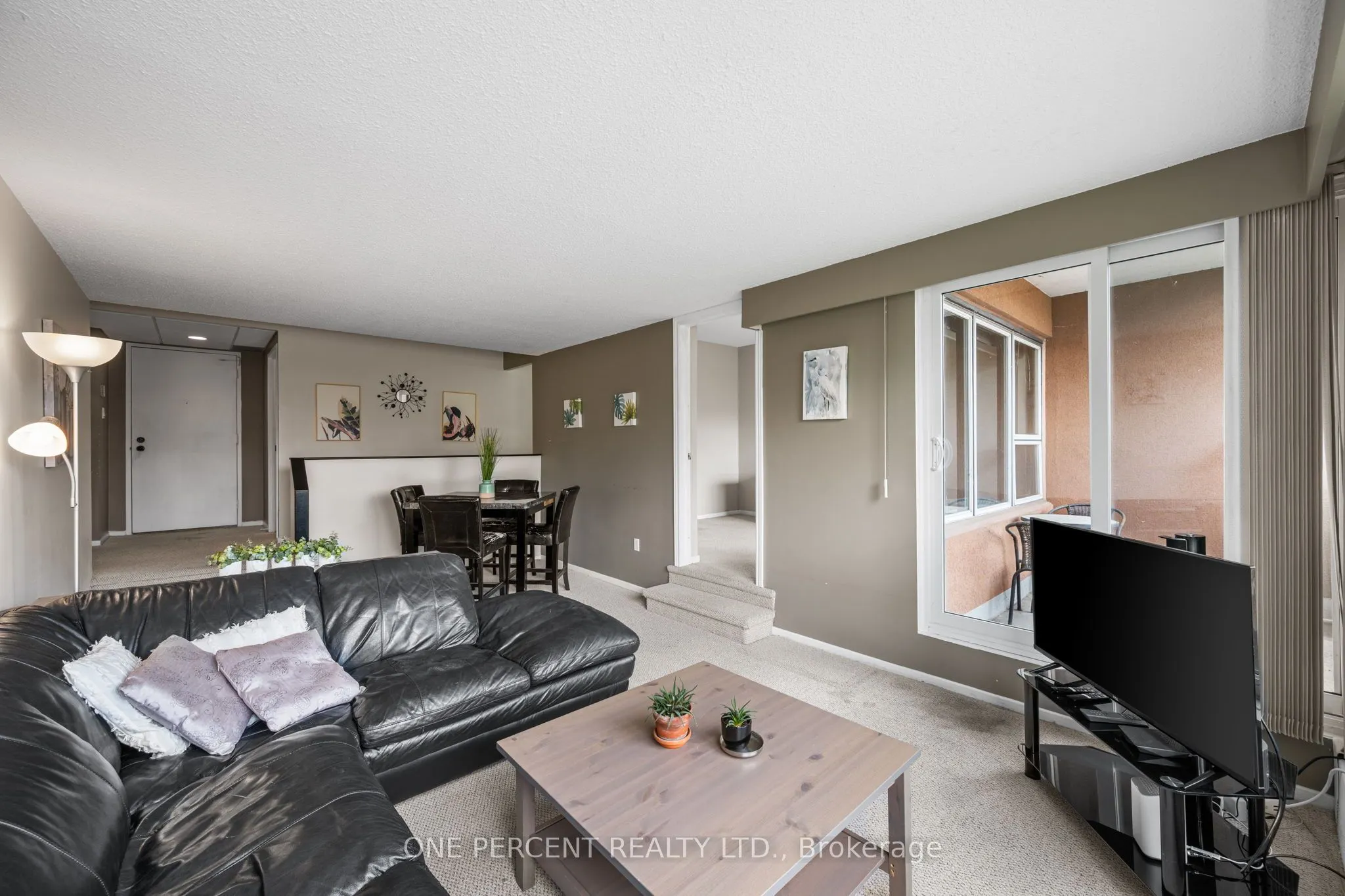 373 Laurier Avenue E, #201