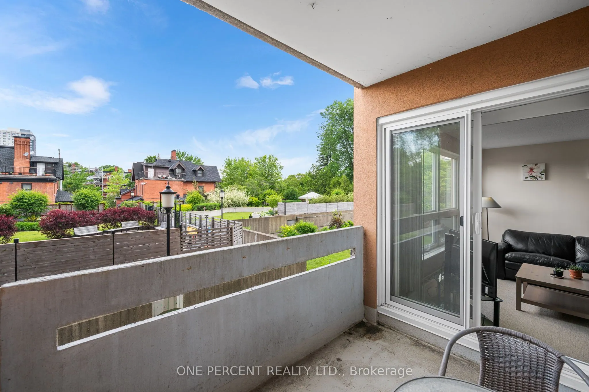 373 Laurier Avenue E, #201