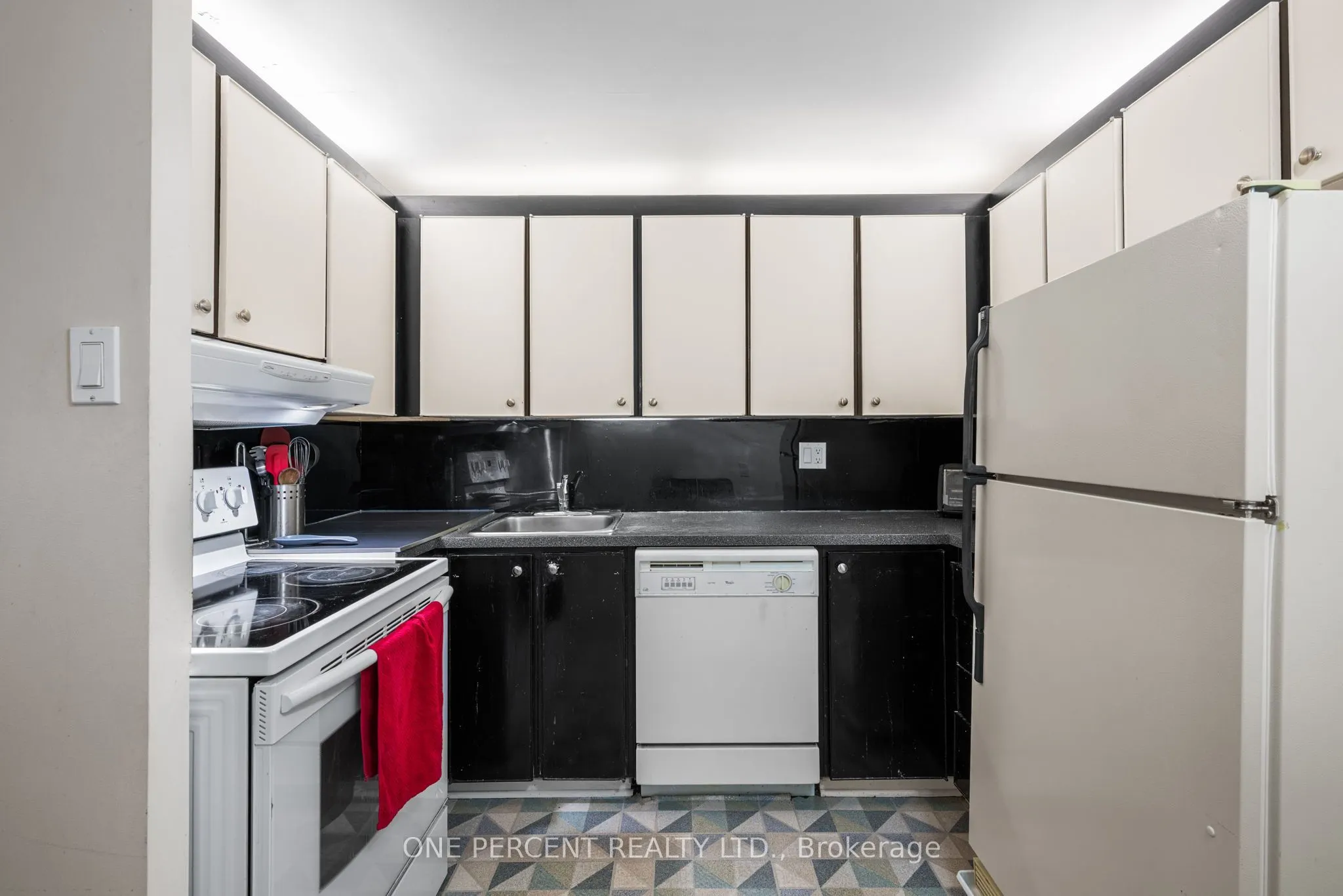 373 Laurier Avenue E, #201