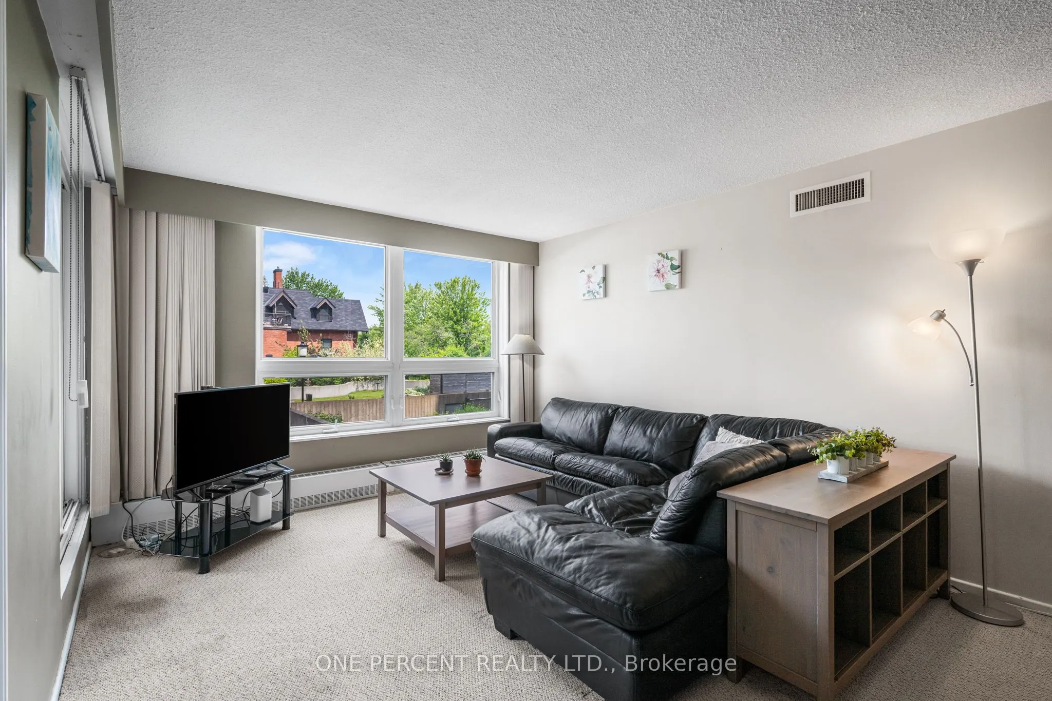 373 Laurier Avenue E, #201