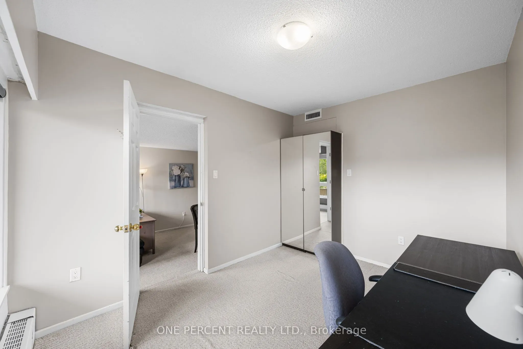 373 Laurier Avenue E, #201