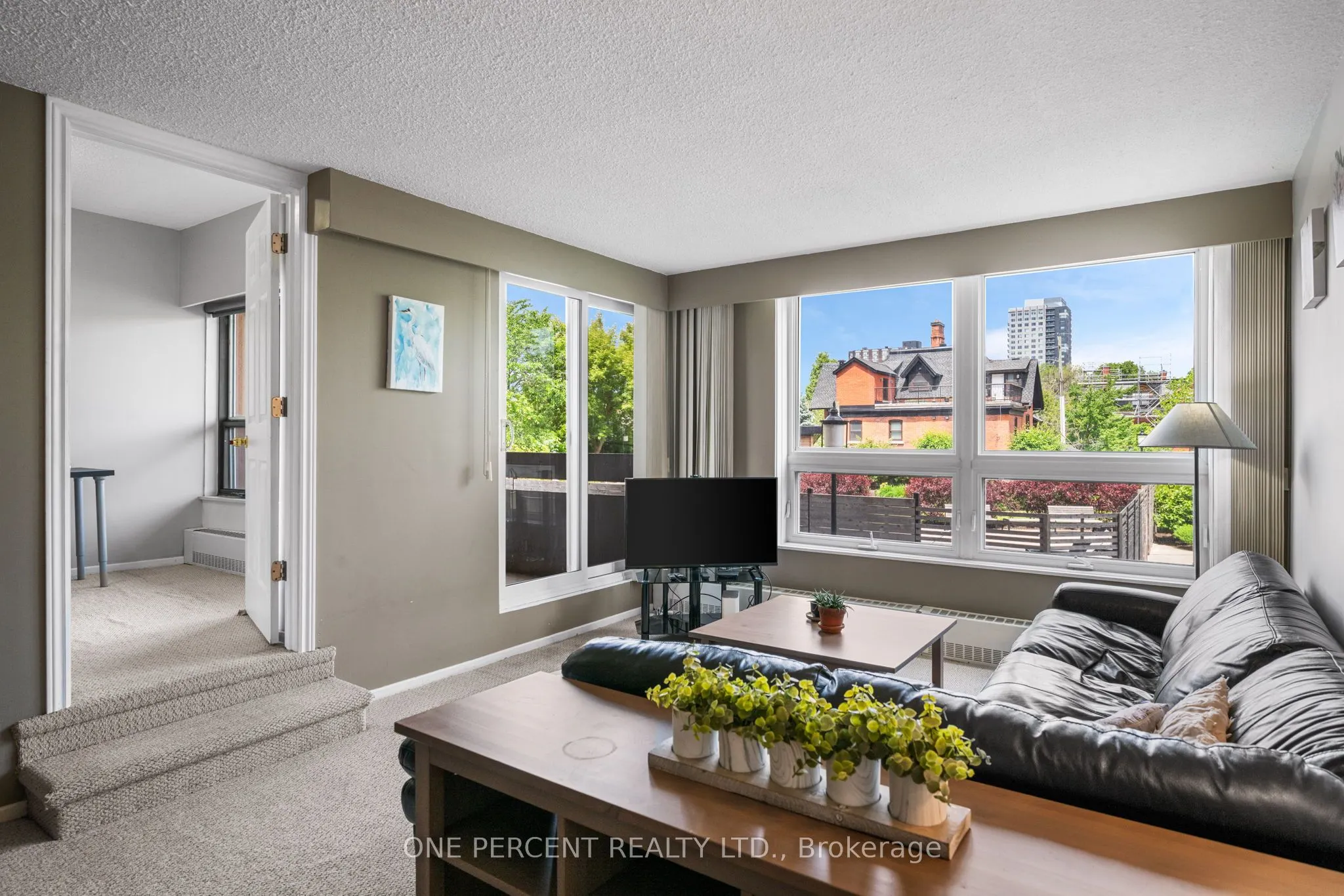 373 Laurier Avenue E, #201