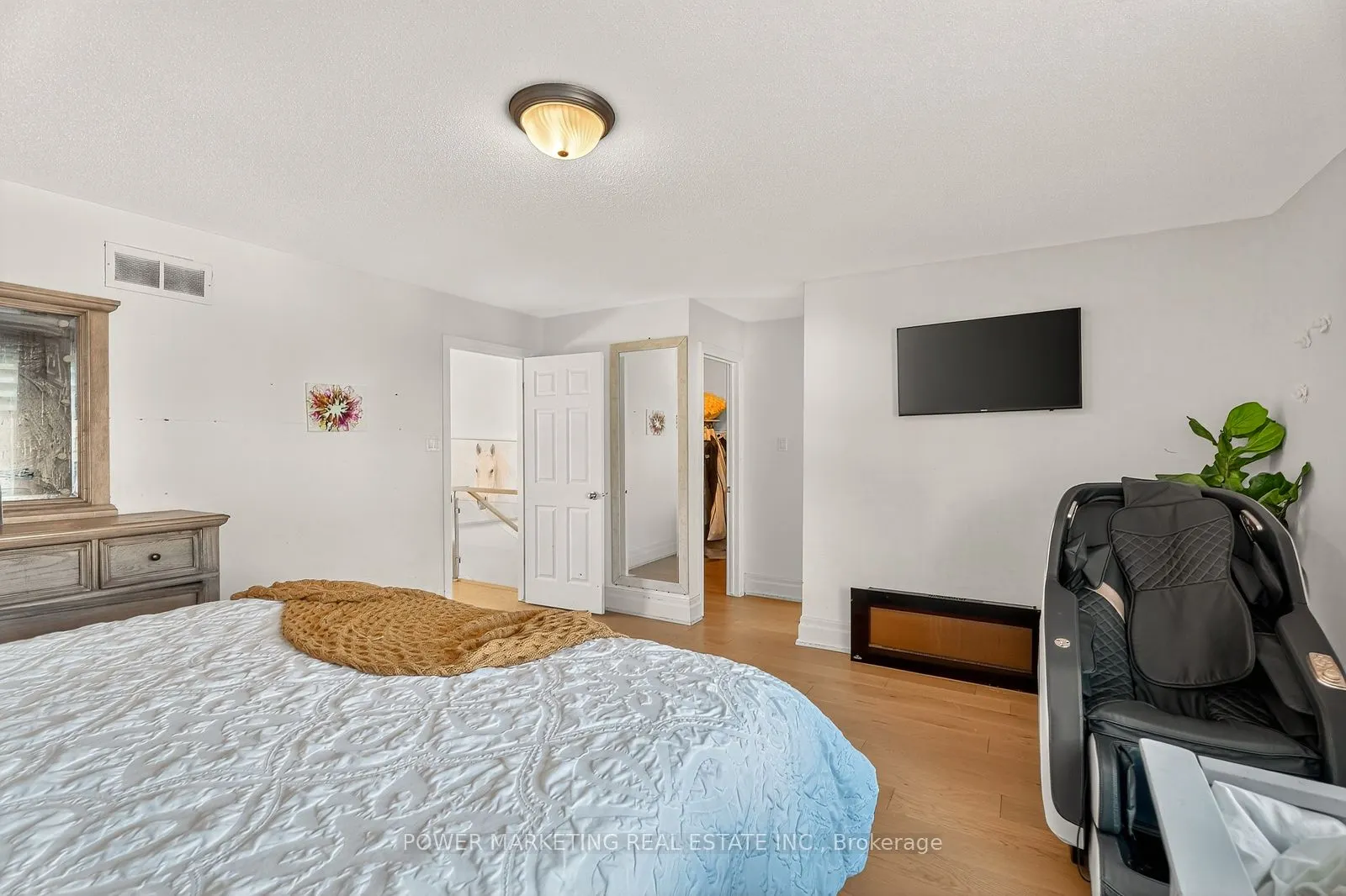 657 Clearbrook Drive N, #657