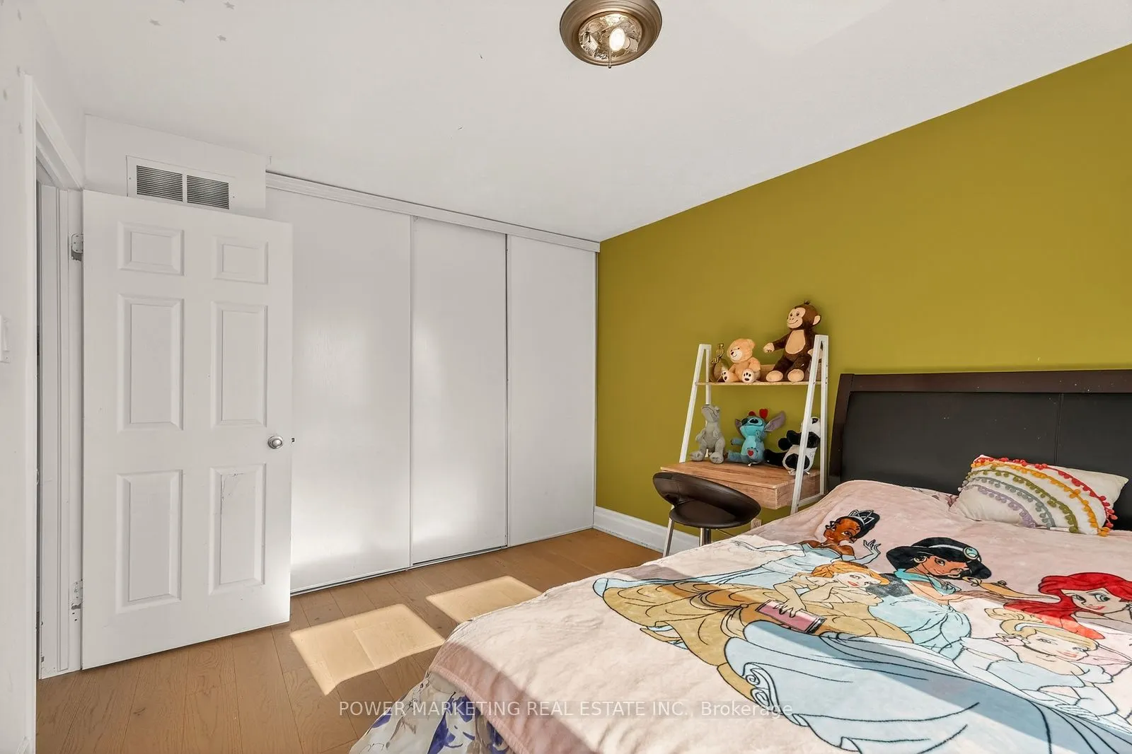 657 Clearbrook Drive N, #657