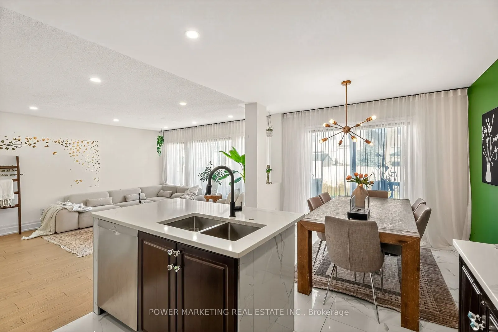 657 Clearbrook Drive N, #657