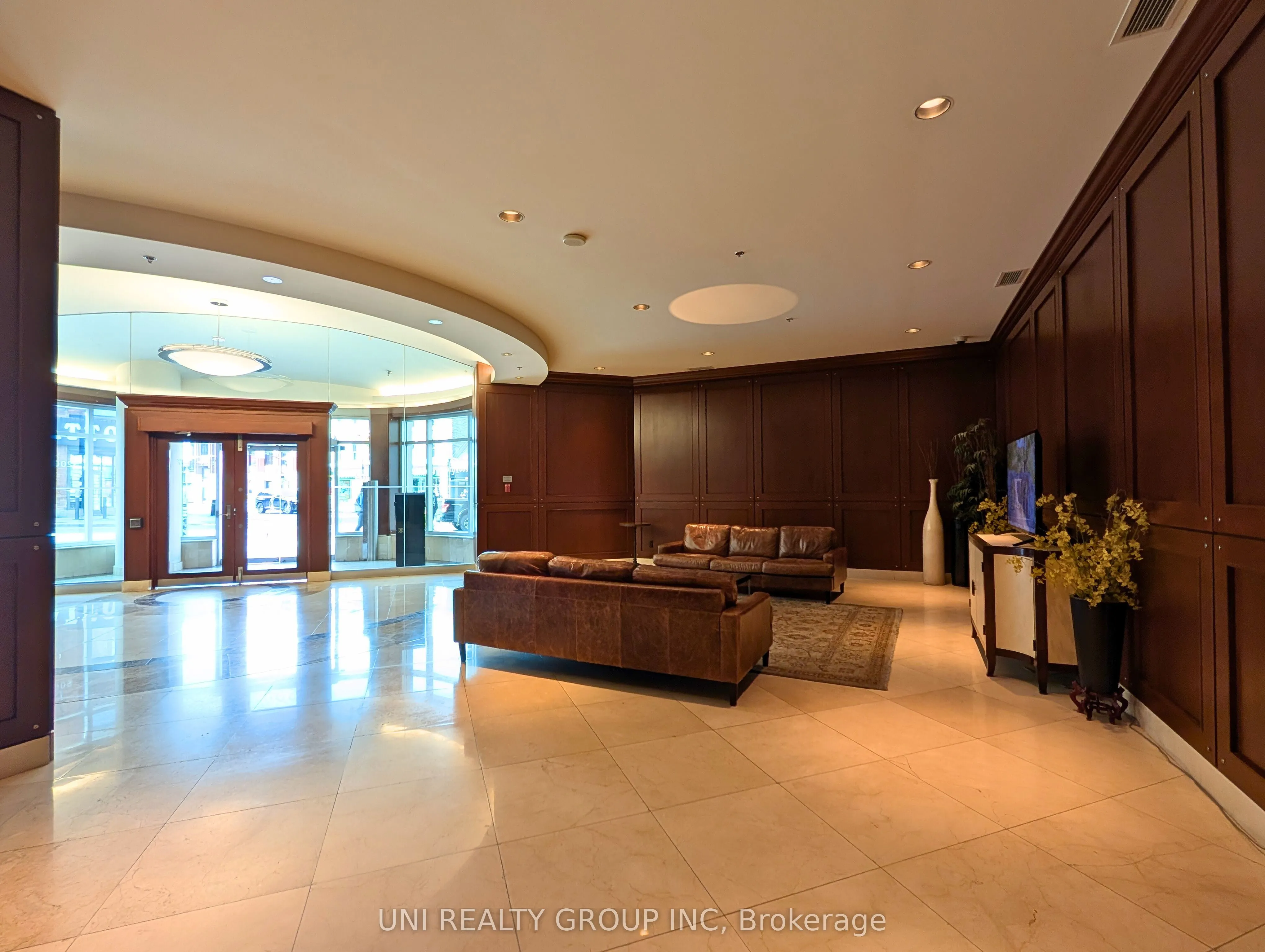 200 RIDEAU Street, #302