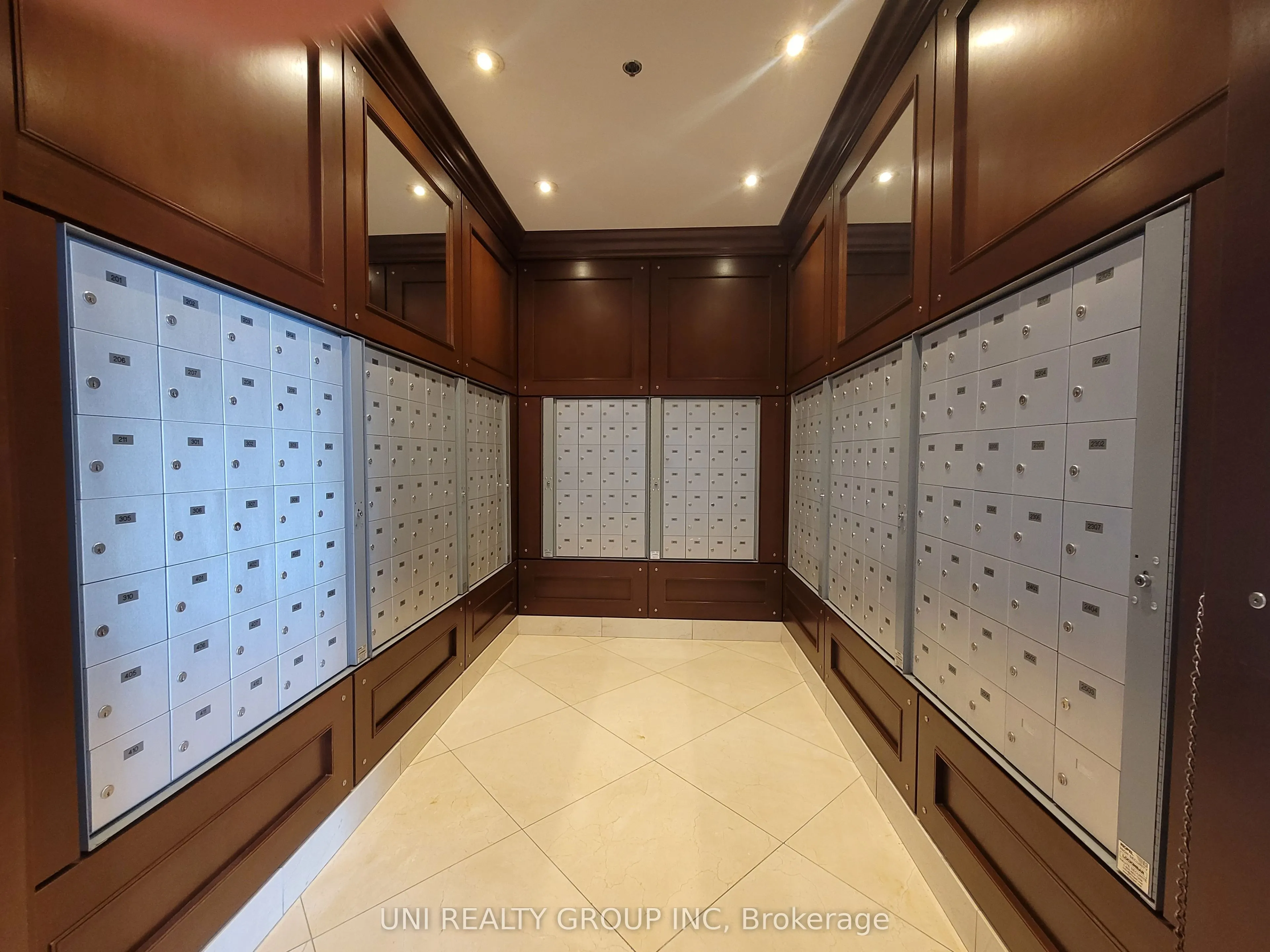 200 RIDEAU Street, #302