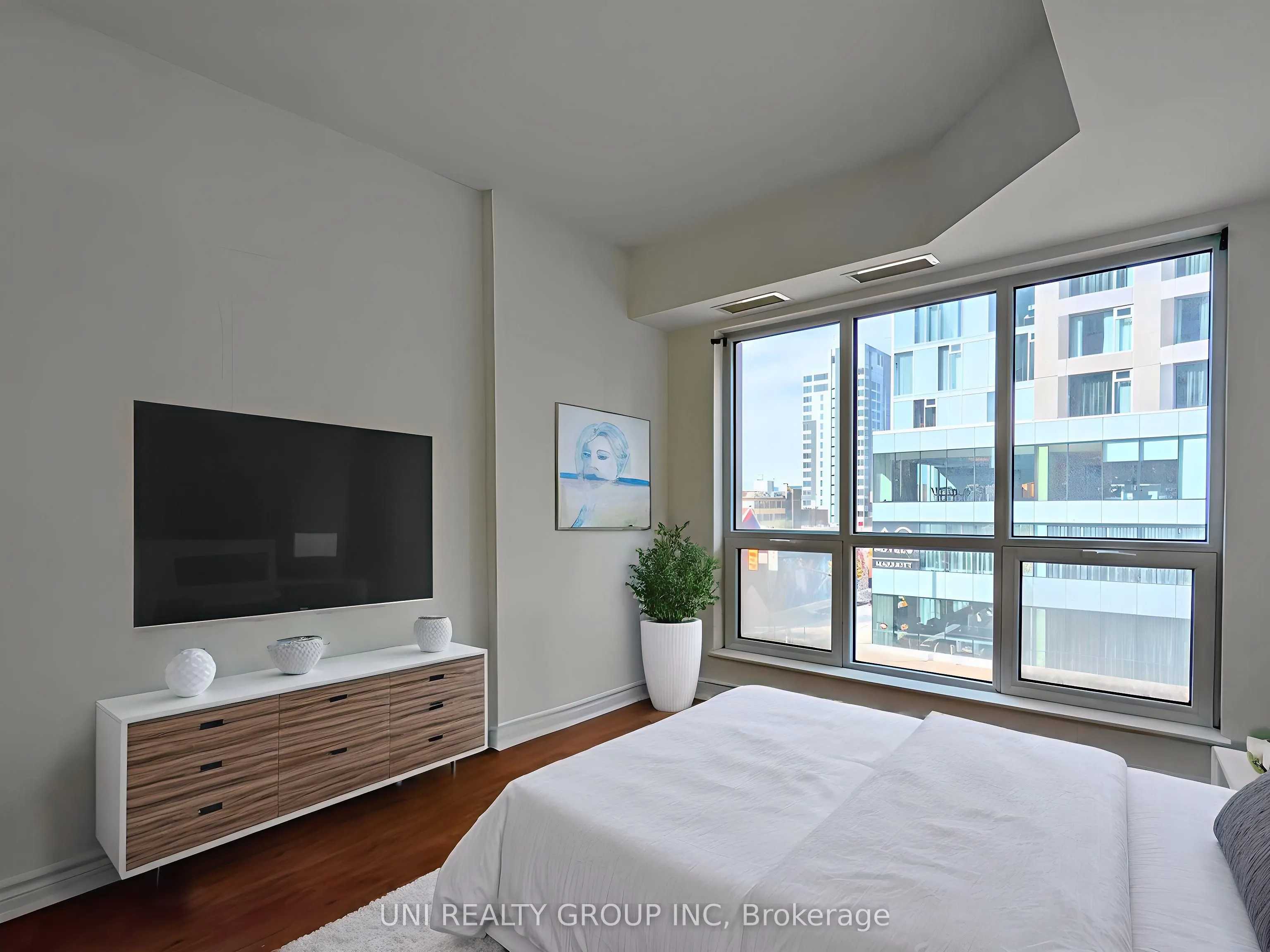 200 RIDEAU Street, #302