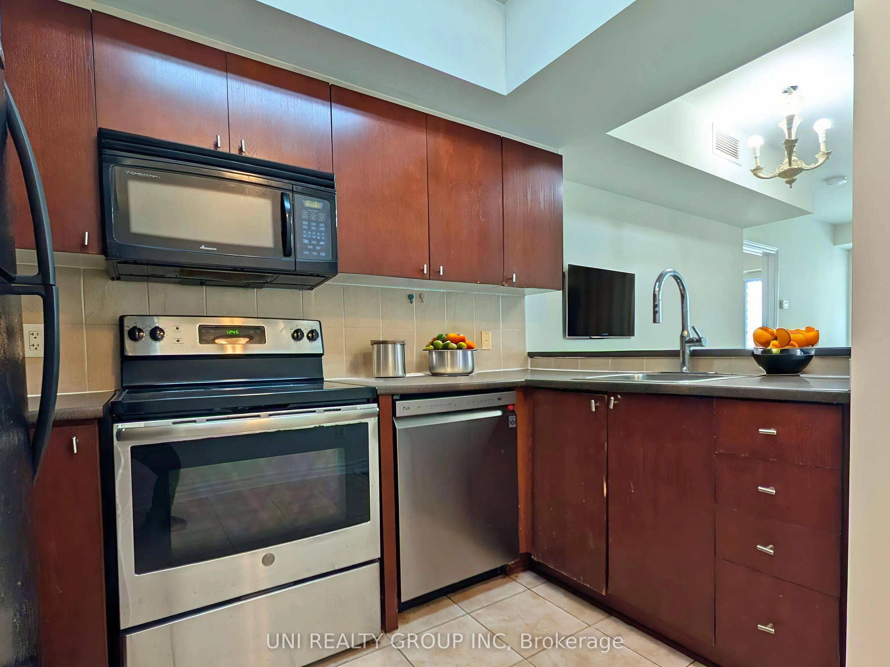 200 RIDEAU Street, #302