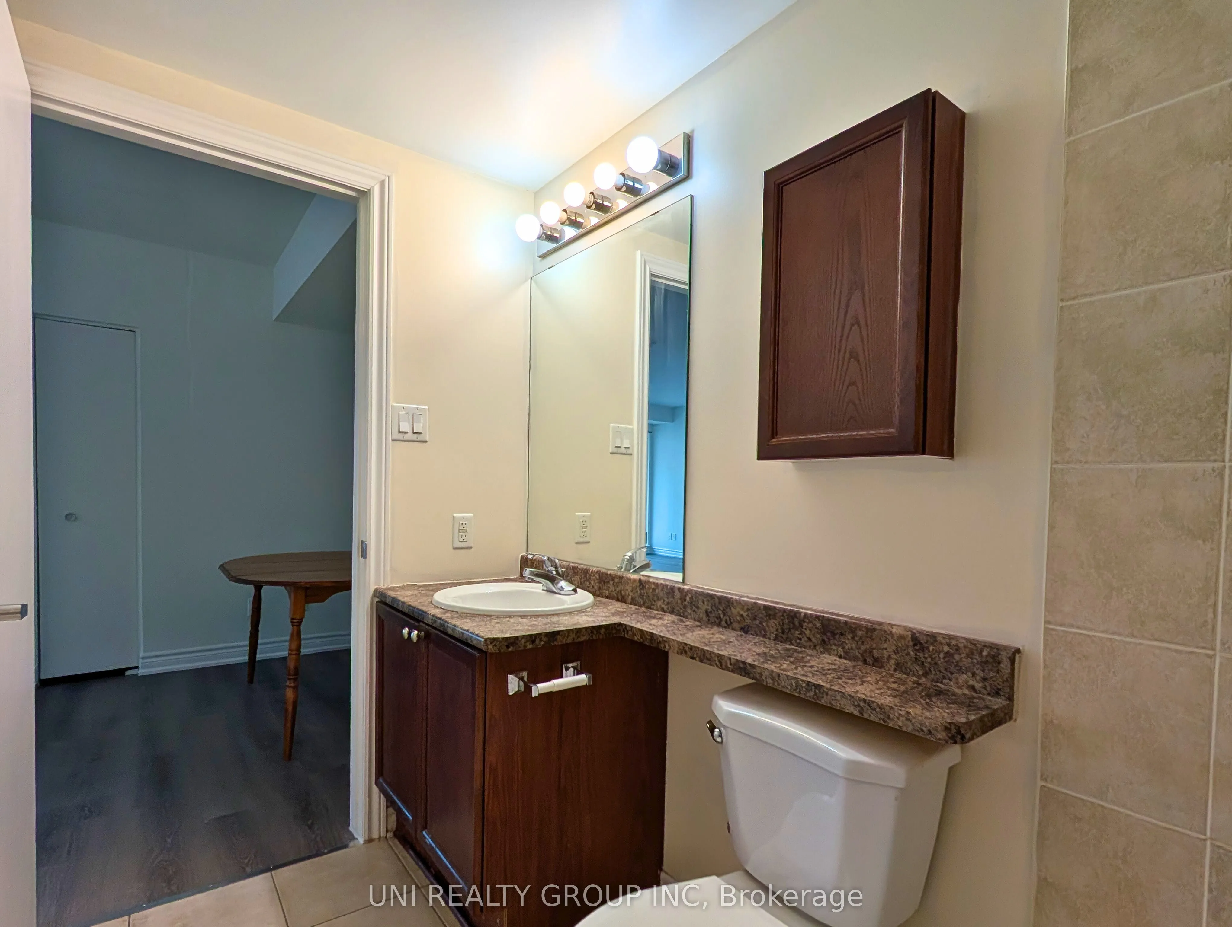 200 RIDEAU Street, #302