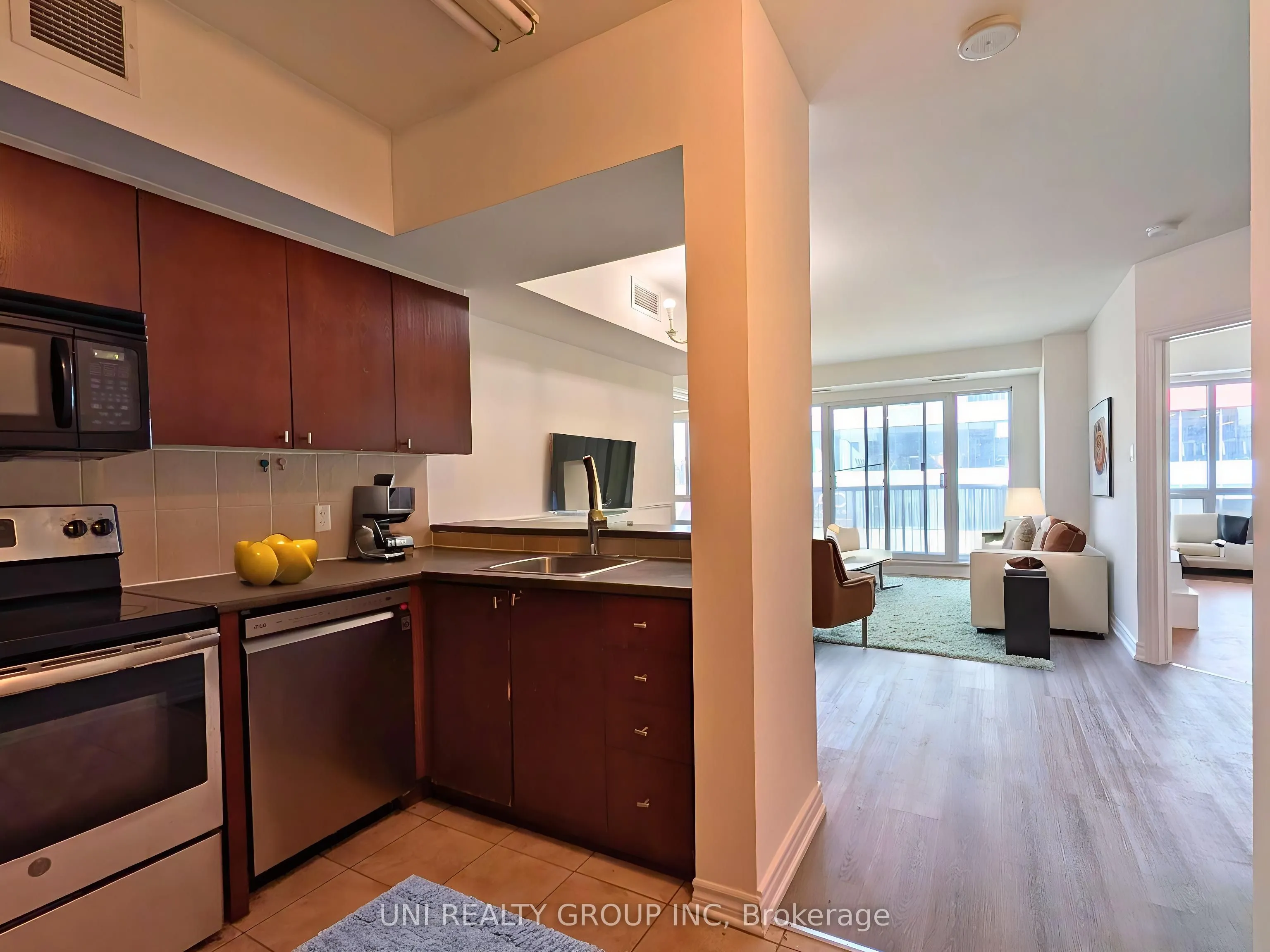 200 RIDEAU Street, #302