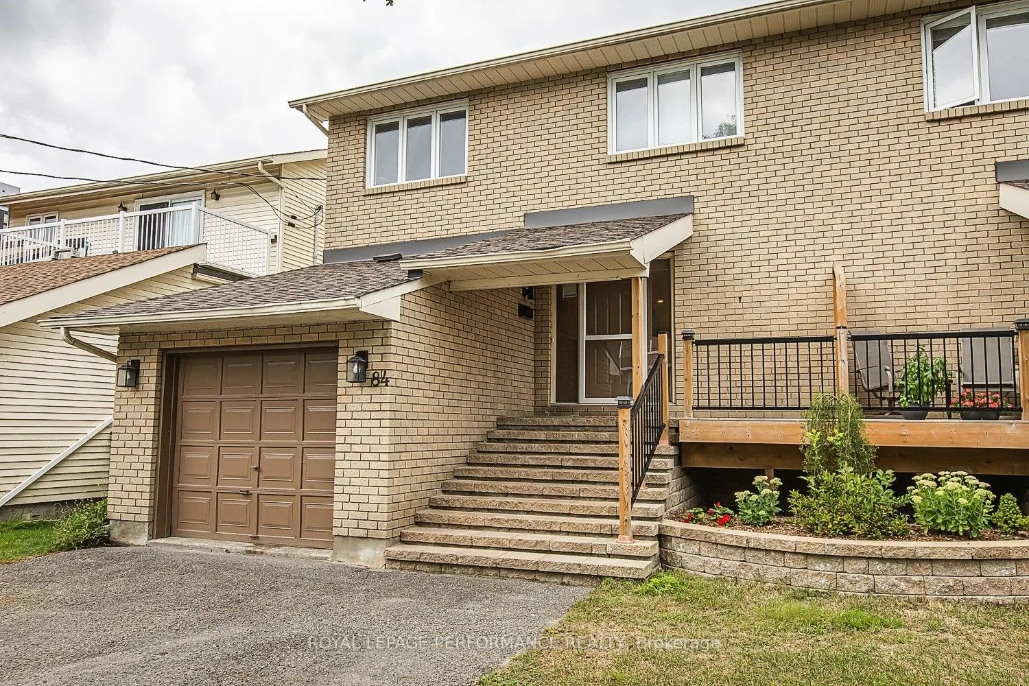 84 LOCKHART Avenue N