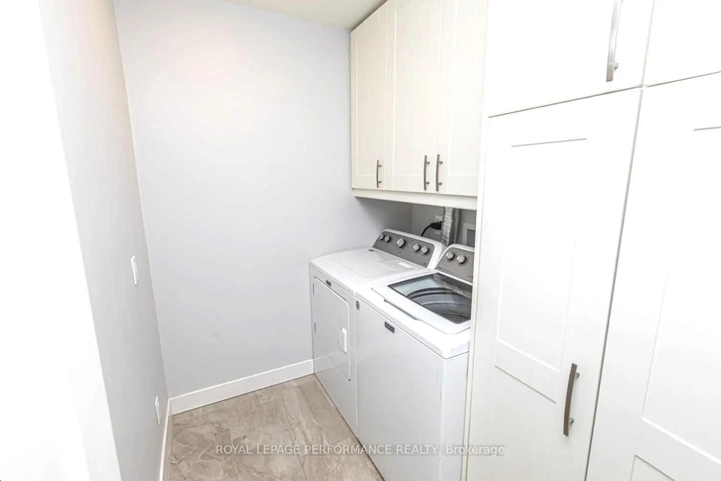 84 LOCKHART Avenue N