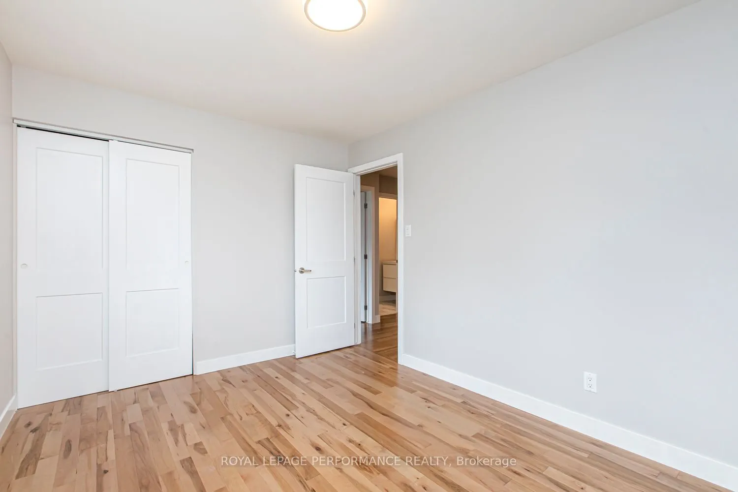 84 LOCKHART Avenue N