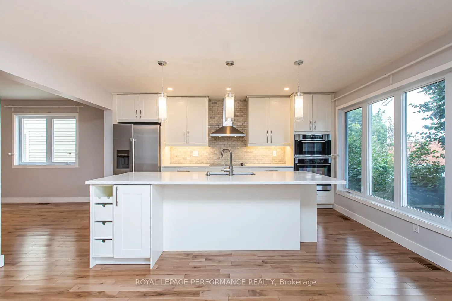 84 LOCKHART Avenue N