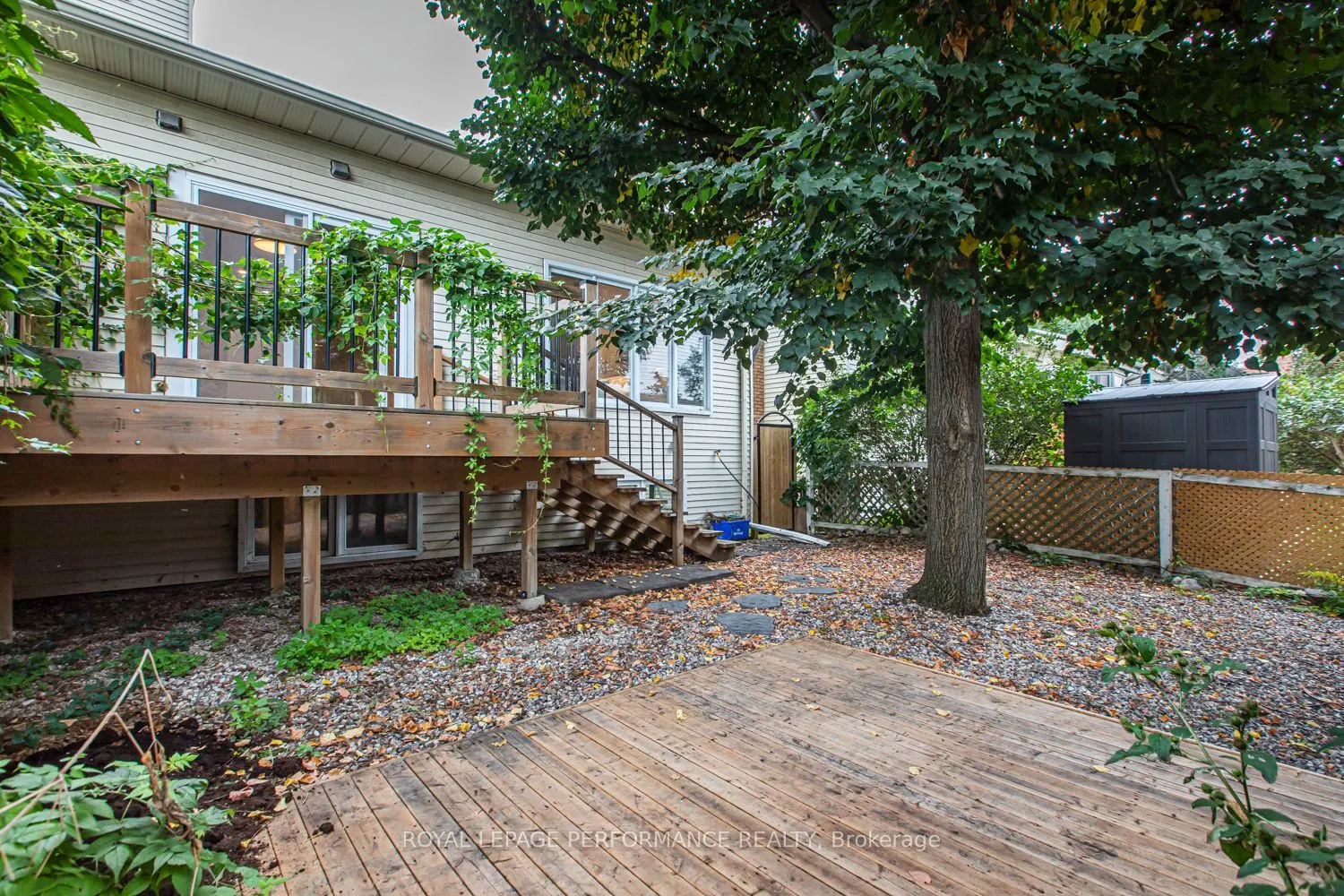 84 LOCKHART Avenue N