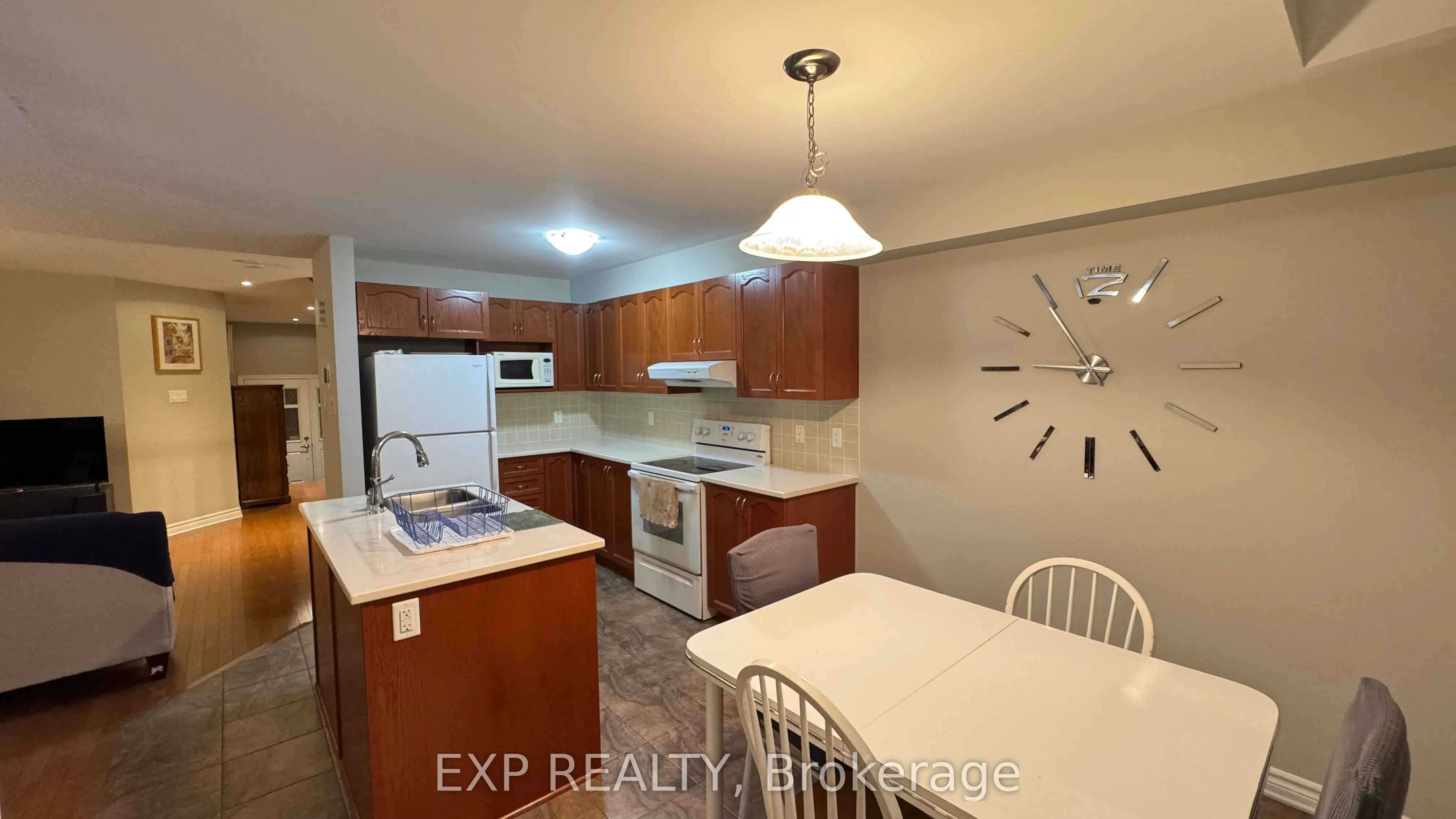 356 Tourmaline Crescent