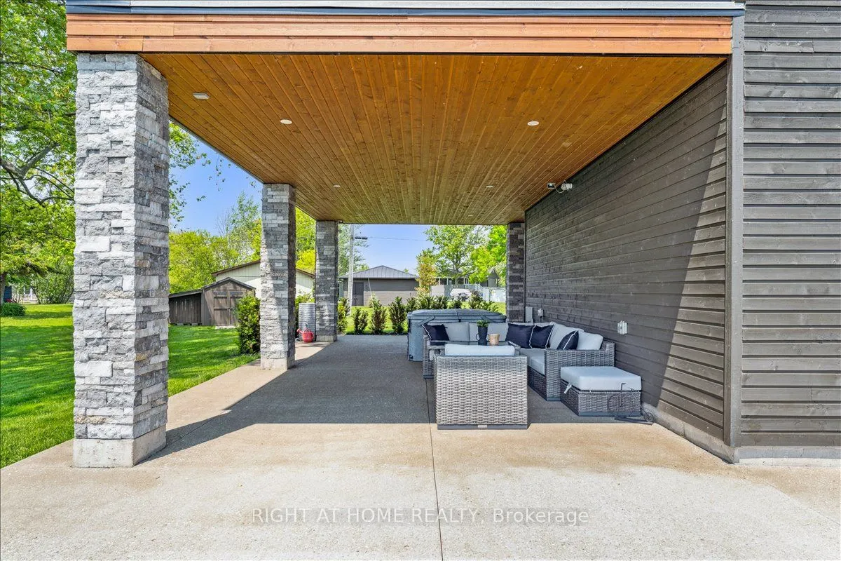 17 Bluewater Parkway