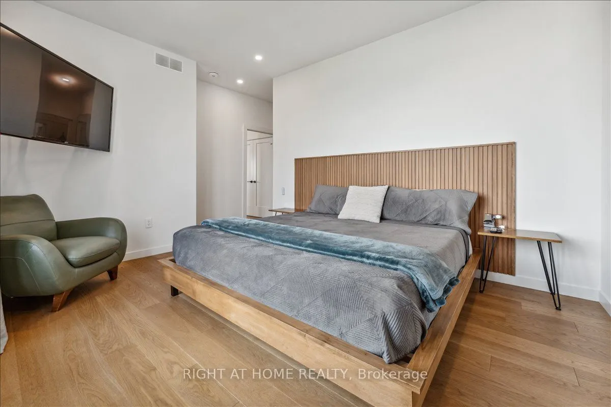 17 Bluewater Parkway