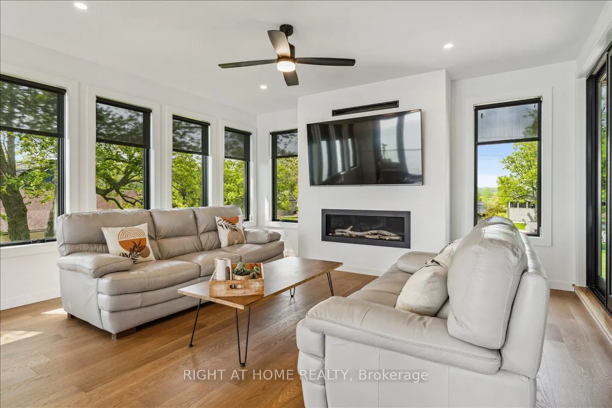 17 Bluewater Parkway