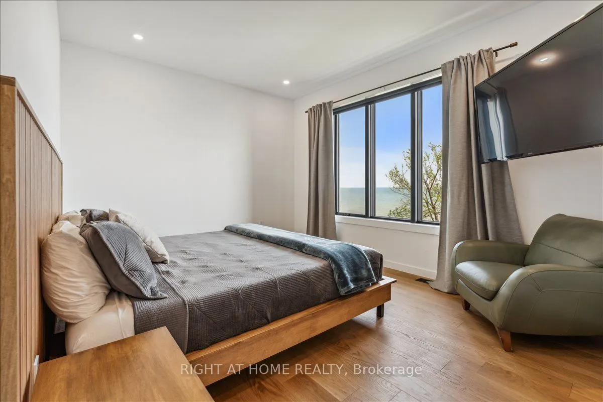 17 Bluewater Parkway