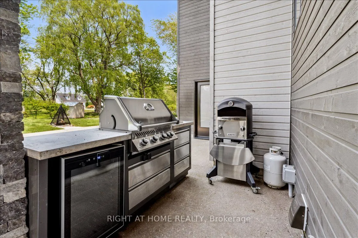 17 Bluewater Parkway