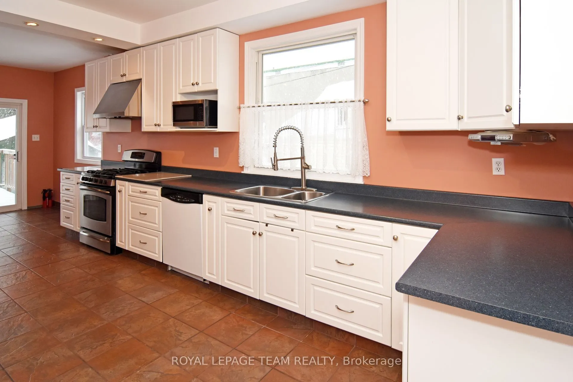 235 Cambridge Street N