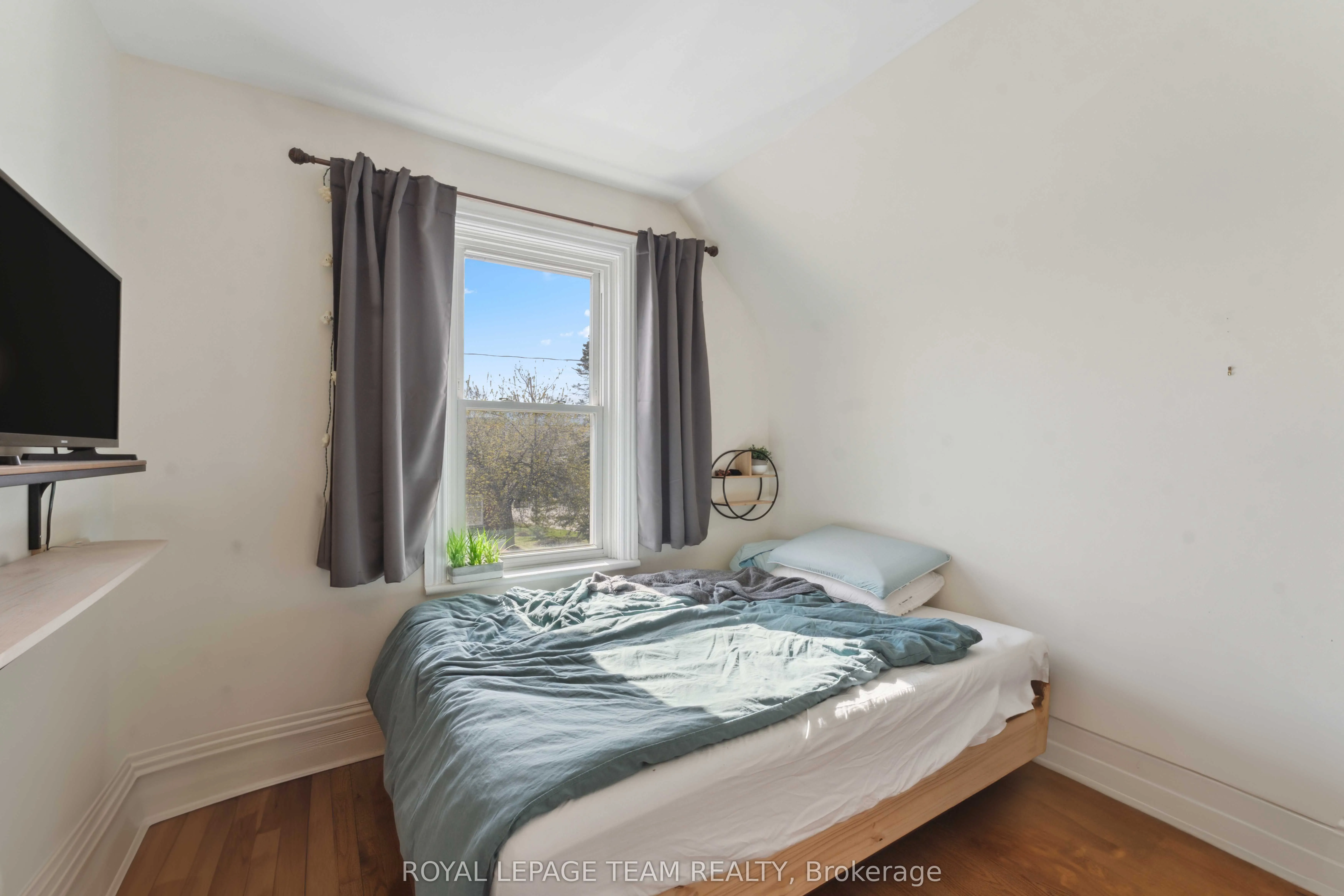 235 Cambridge Street N