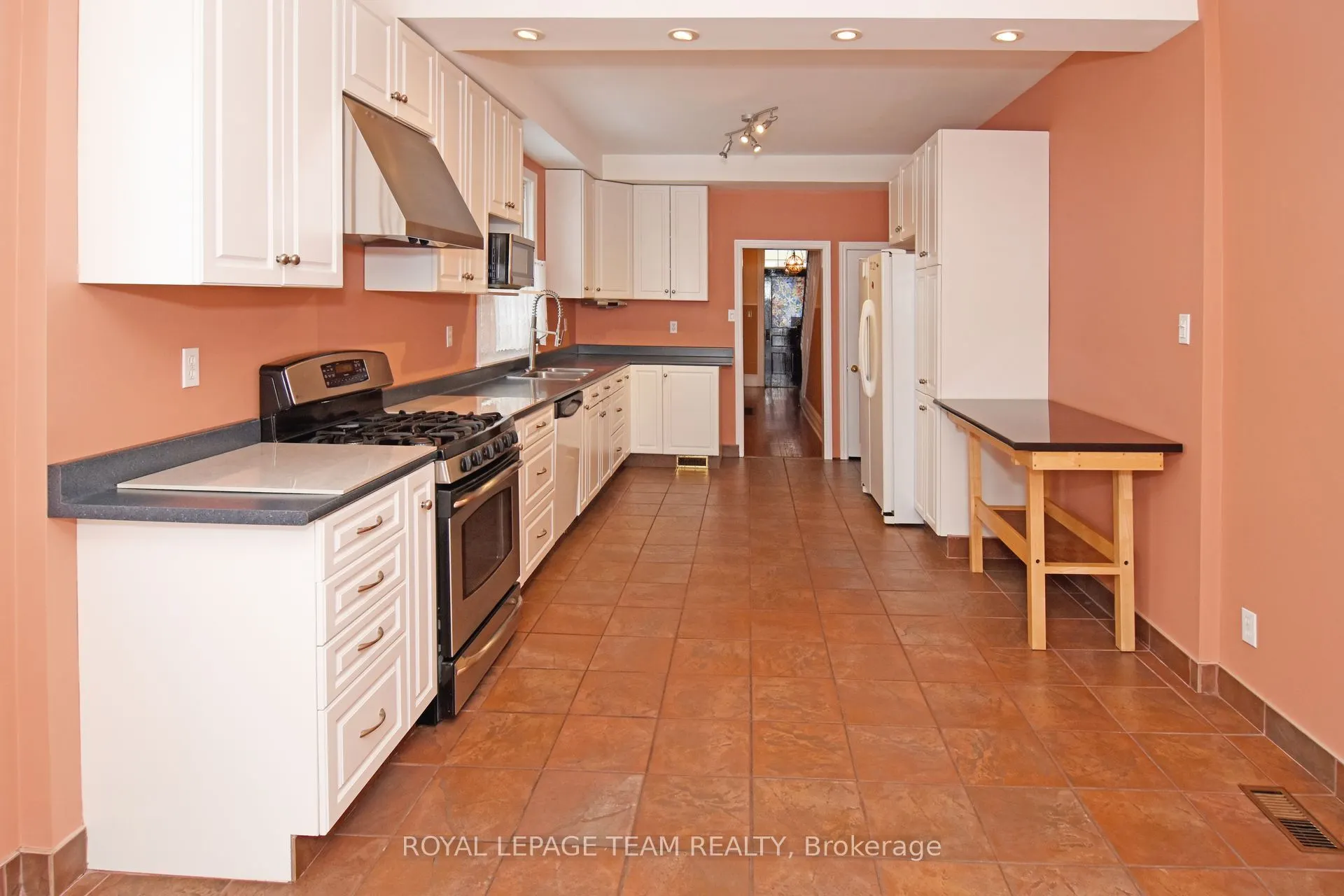 235 Cambridge Street N