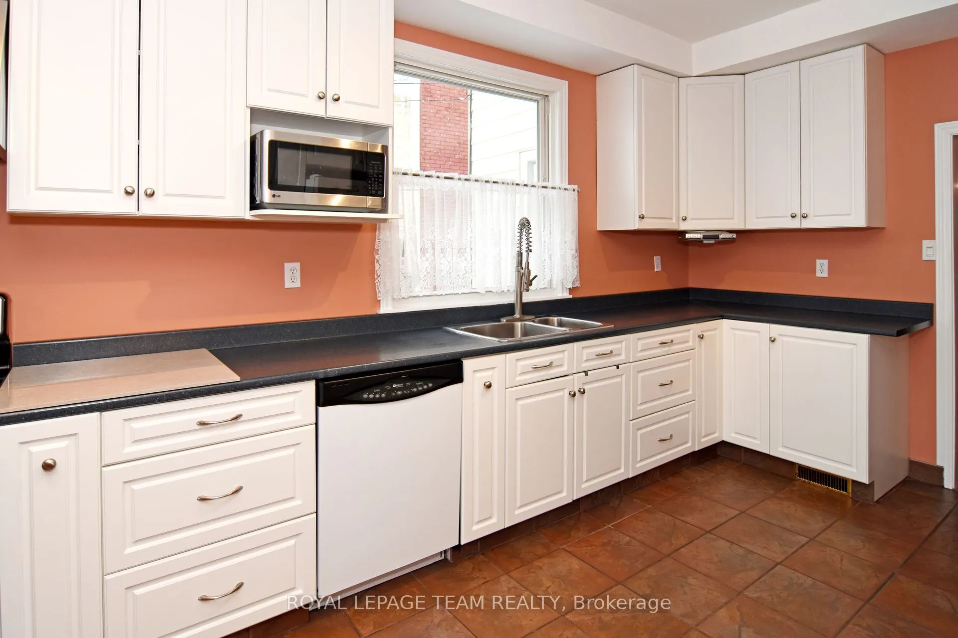 235 Cambridge Street N