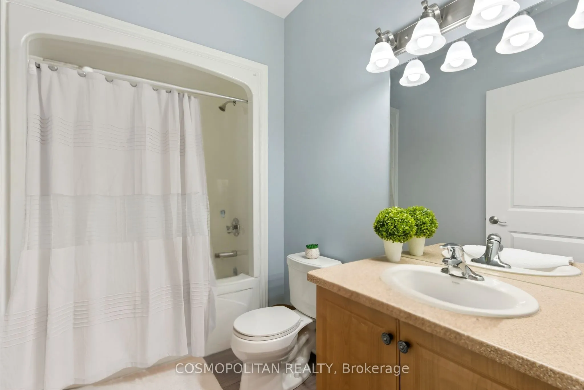 2799 St. Paul Avenue, #204