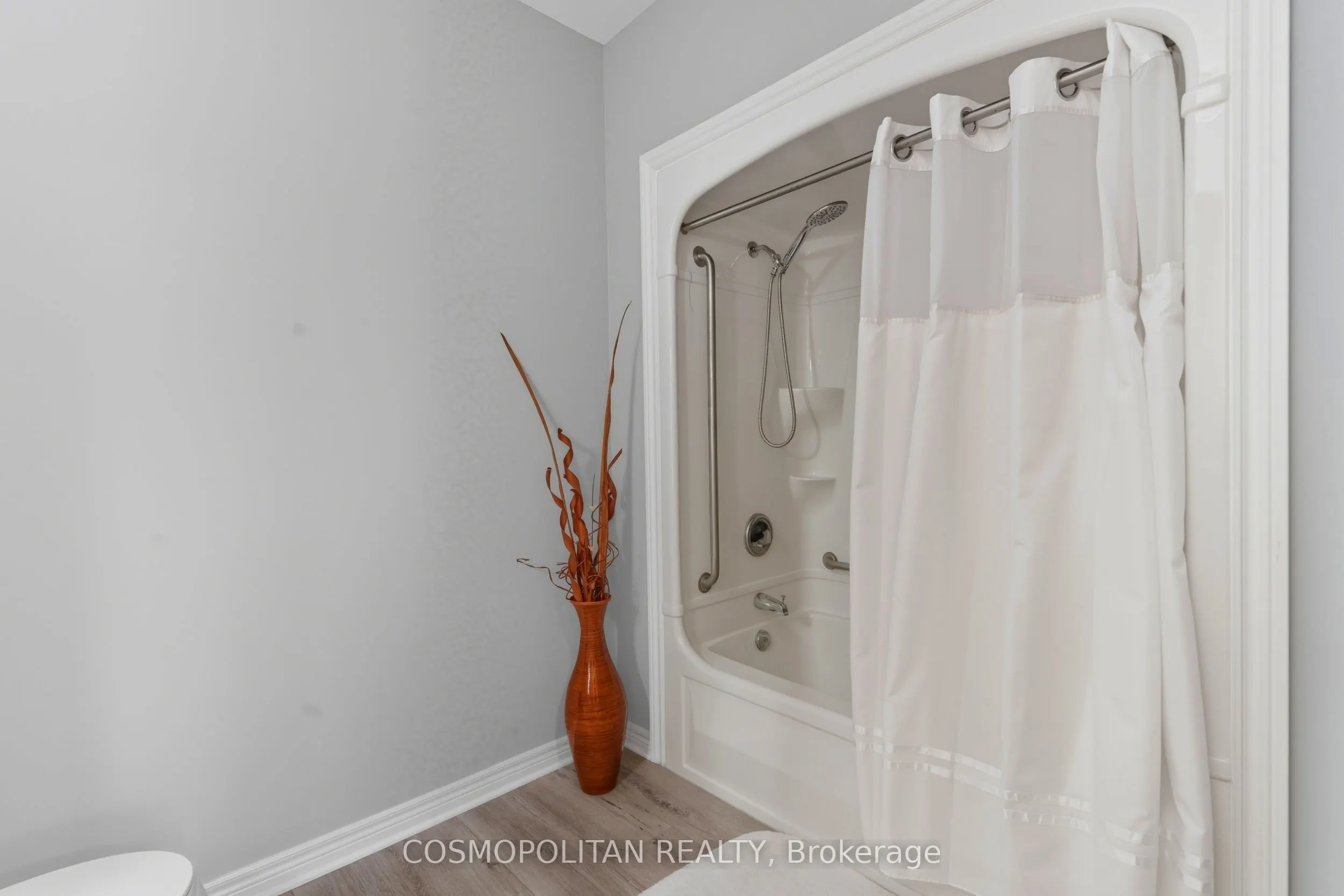 2799 St. Paul Avenue, #204