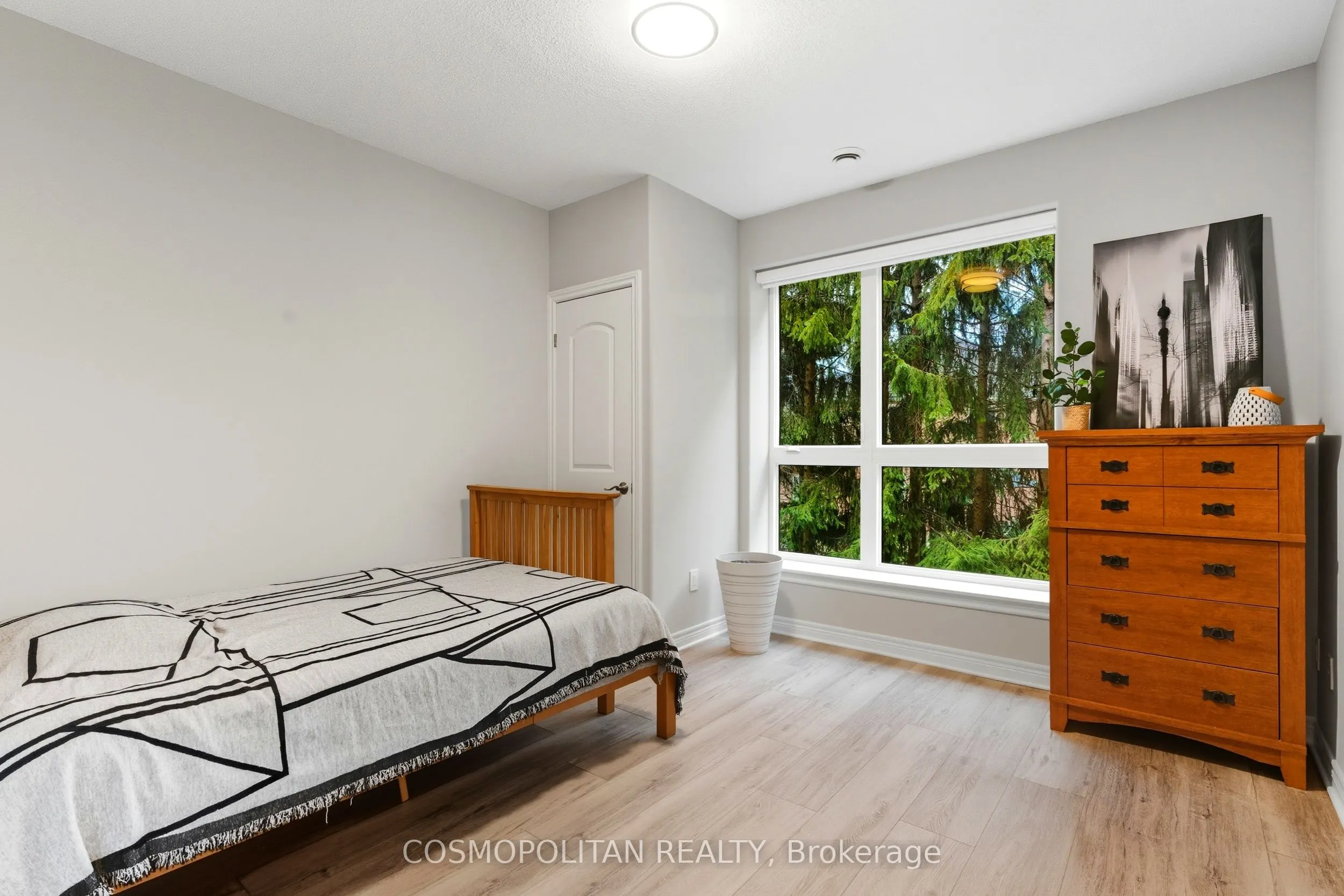 2799 St. Paul Avenue, #204