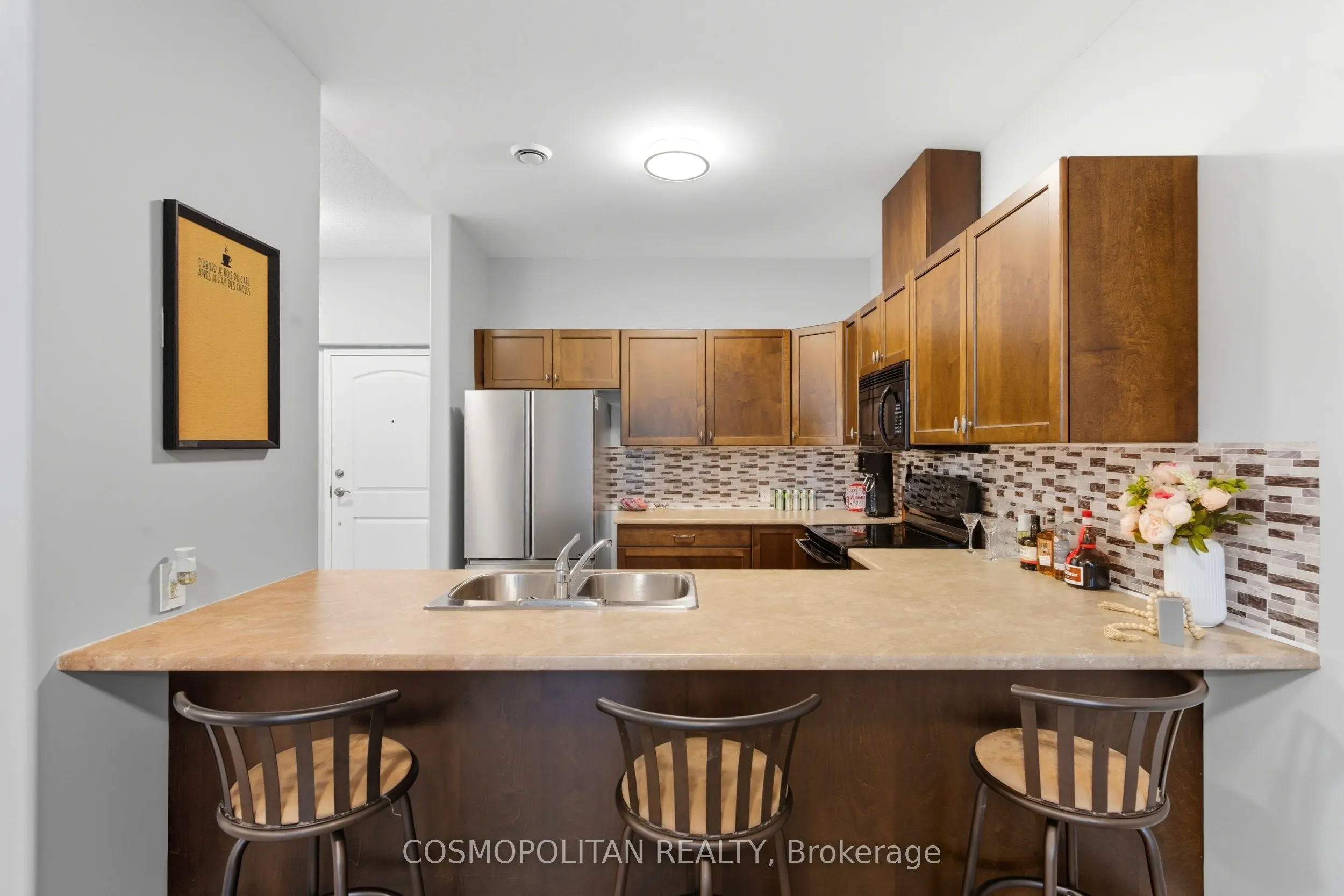 2799 St. Paul Avenue, #204