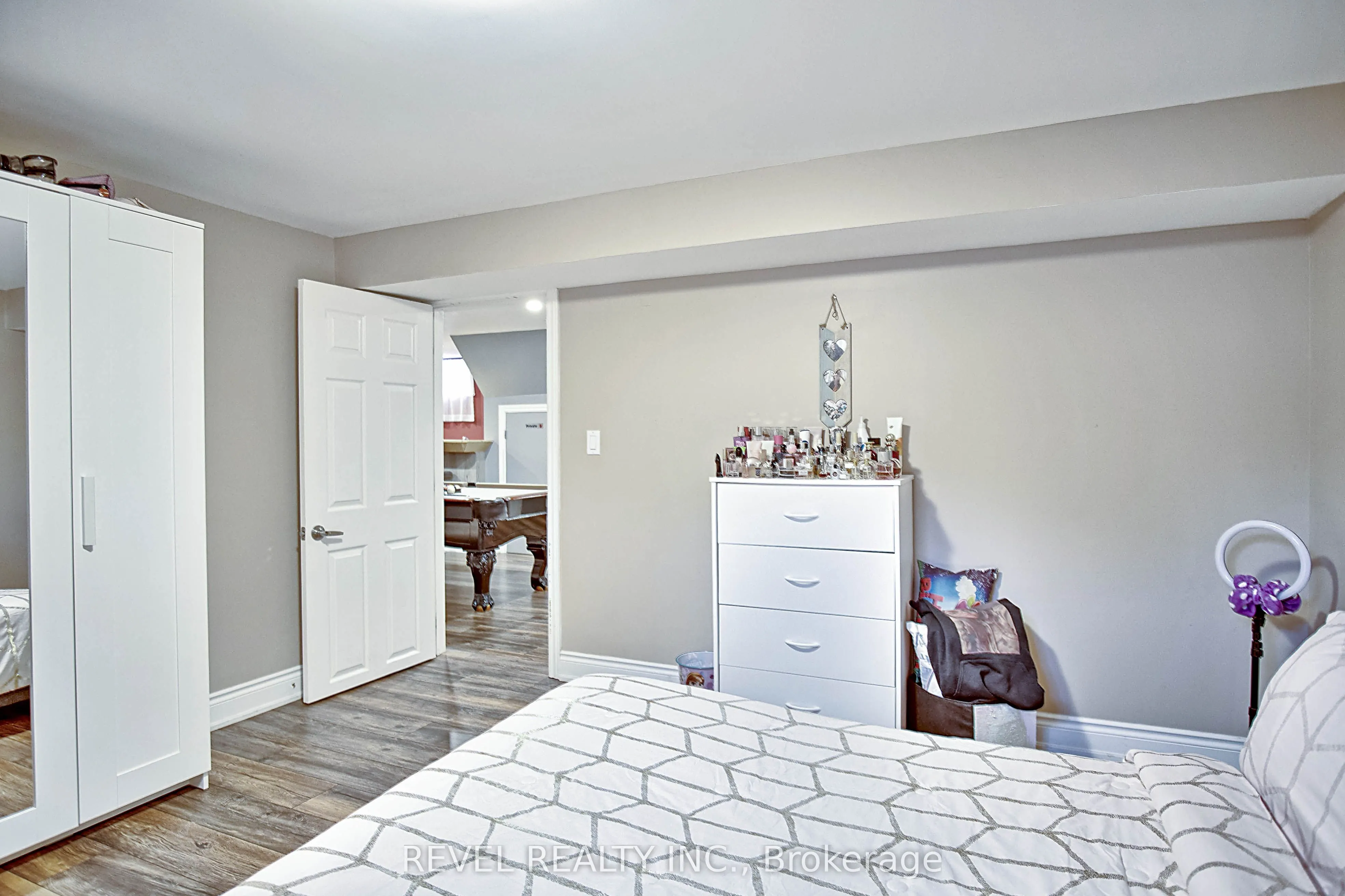 8060 Beaverdams Road N