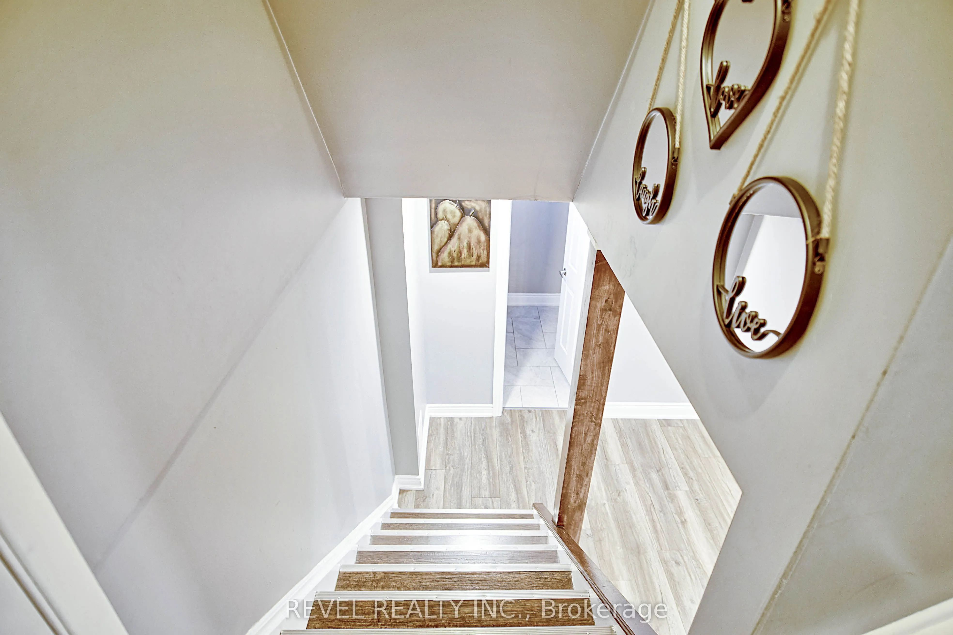 8060 Beaverdams Road N