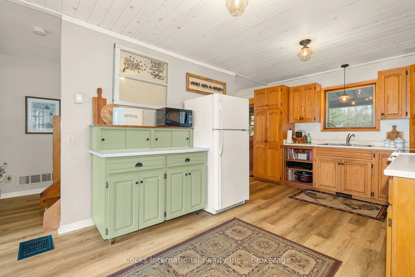 621 Chapman Strong Road