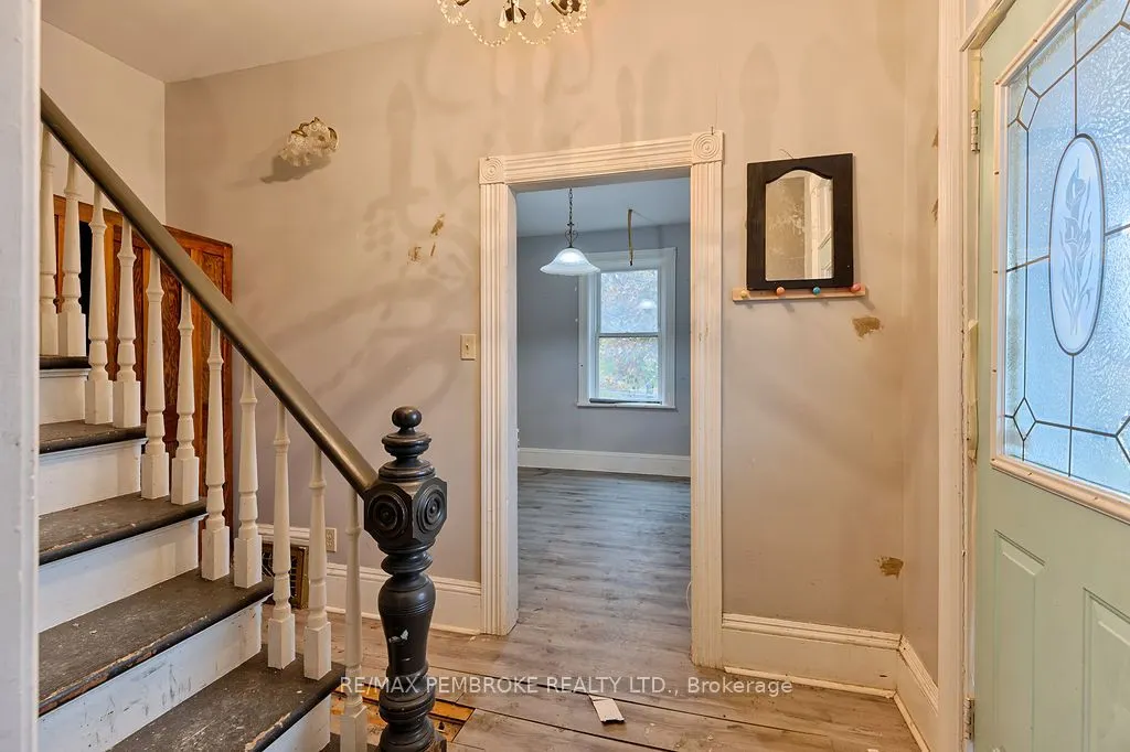 131 Bonnechere Street W