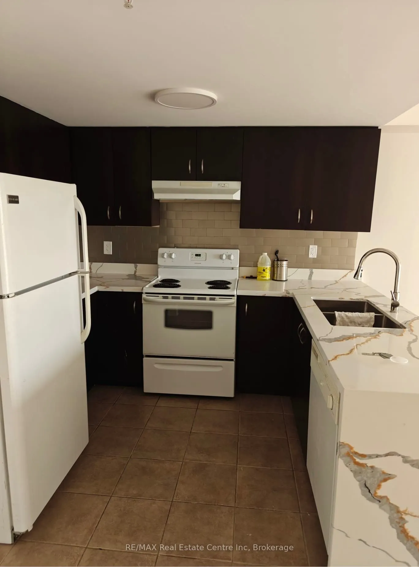 60 Lynnmore Street, #208