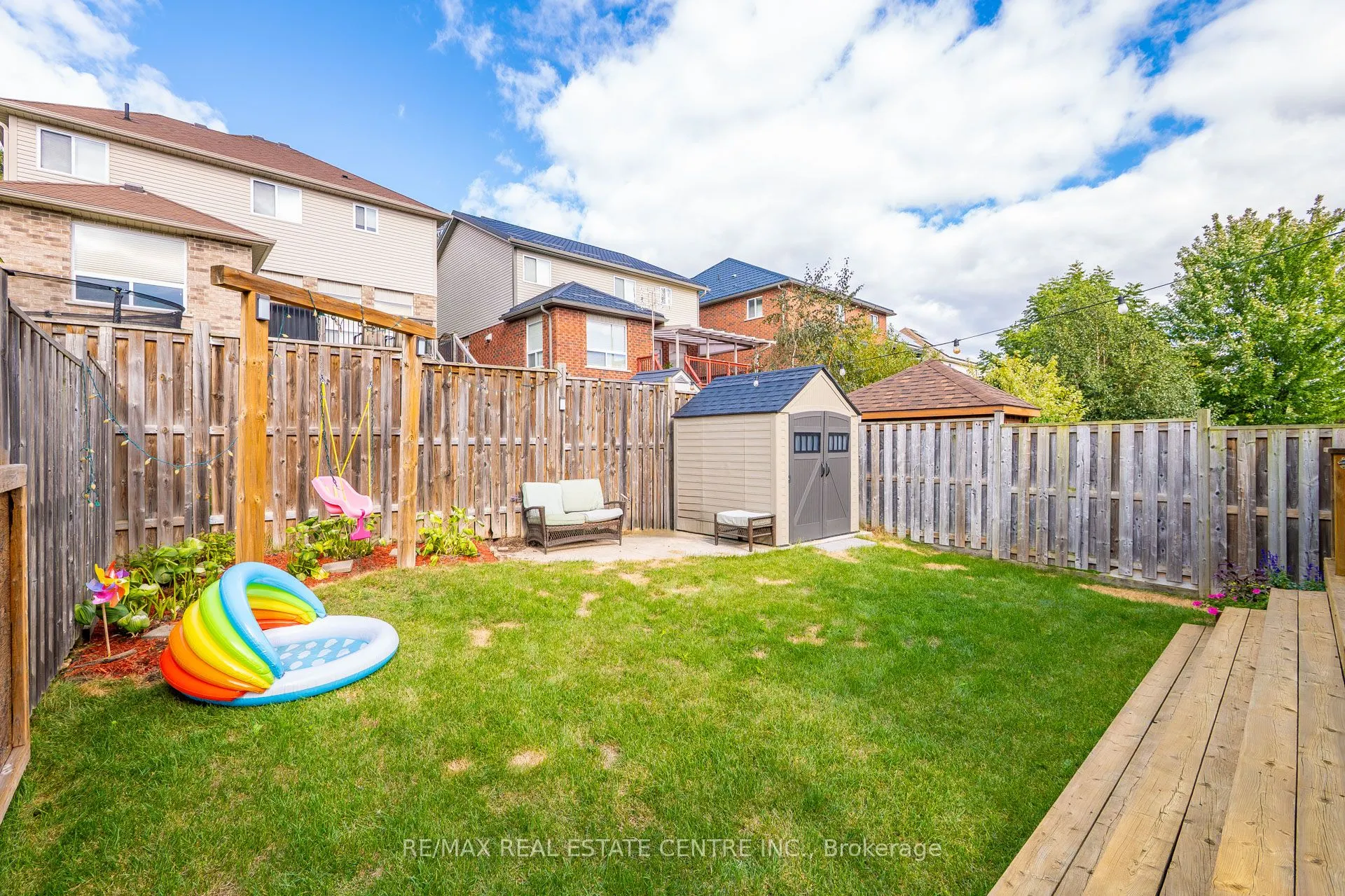 110 OAKES Crescent