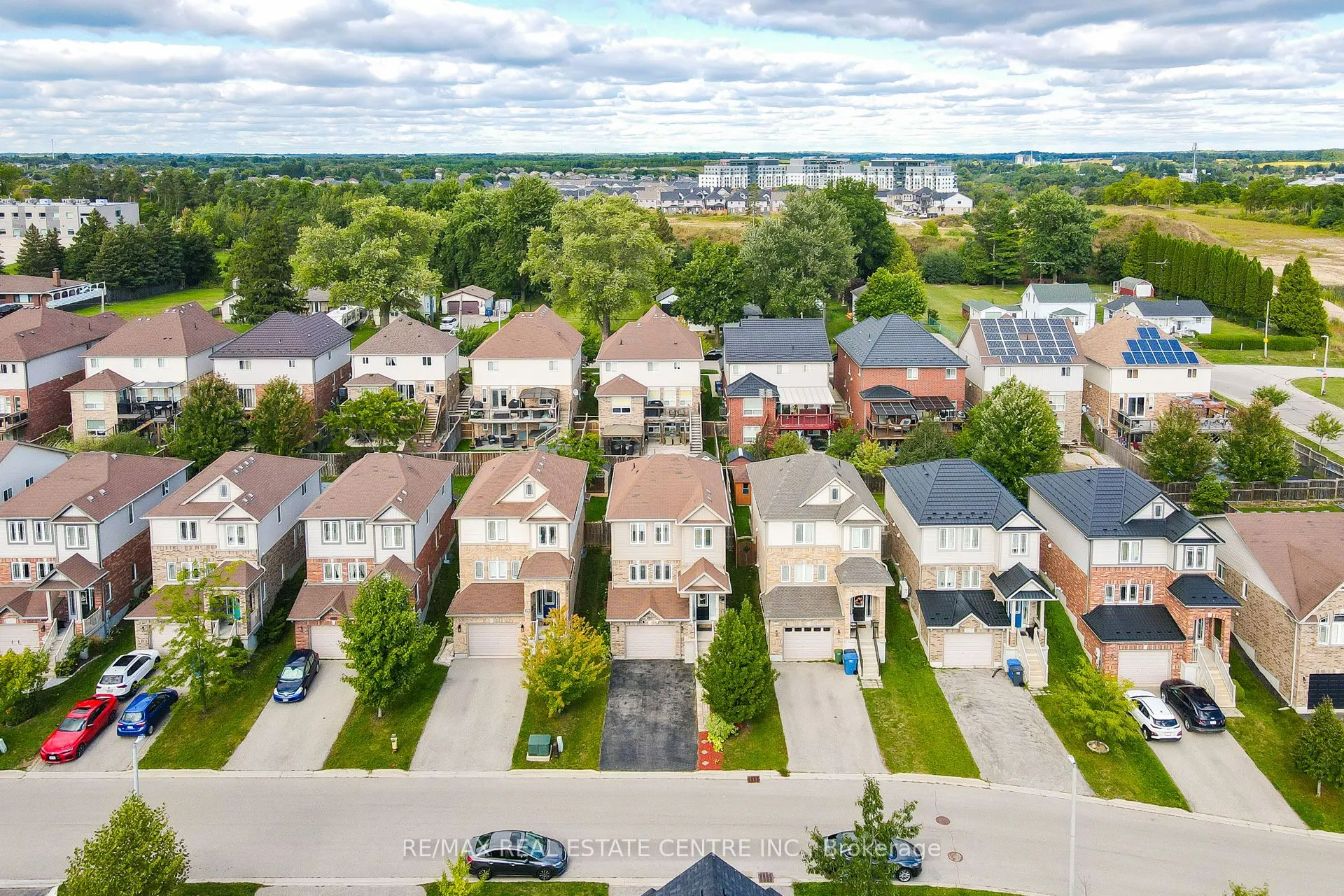 110 OAKES Crescent