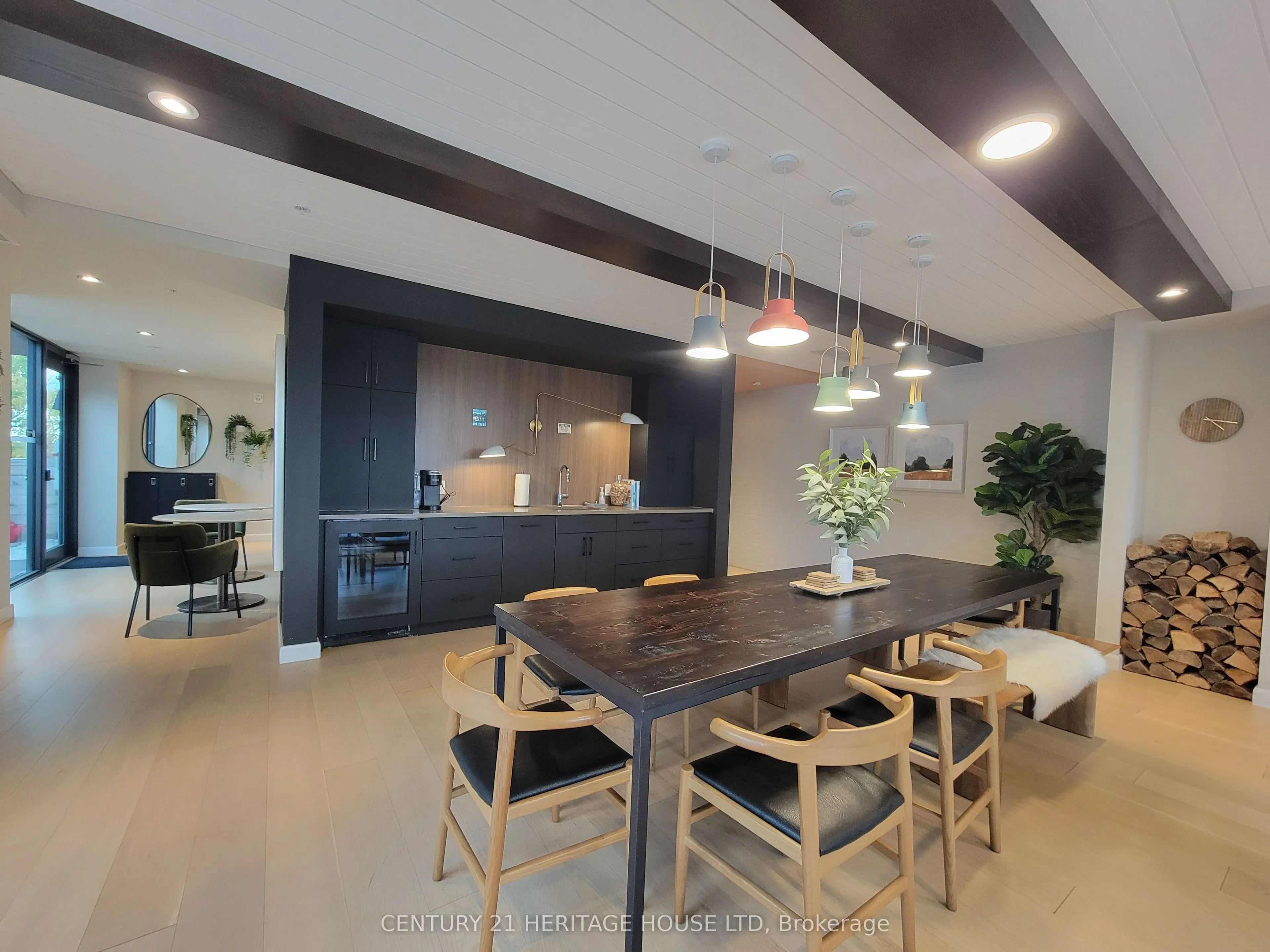 741 King Street W #301